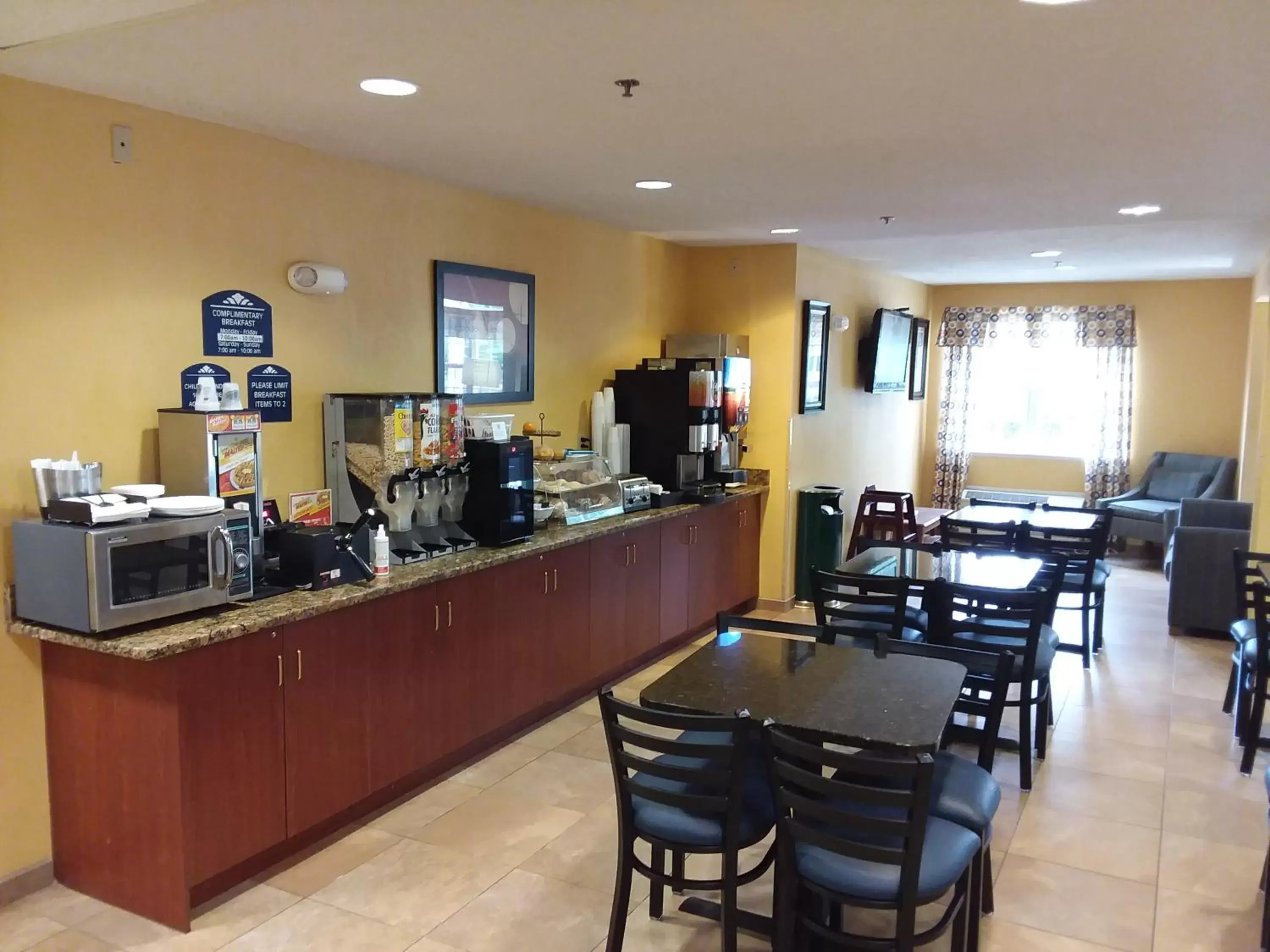Continental breakfast, Restaurant/Places to Eat in Microtel Inn & Suites by Wyndham Hillsborough