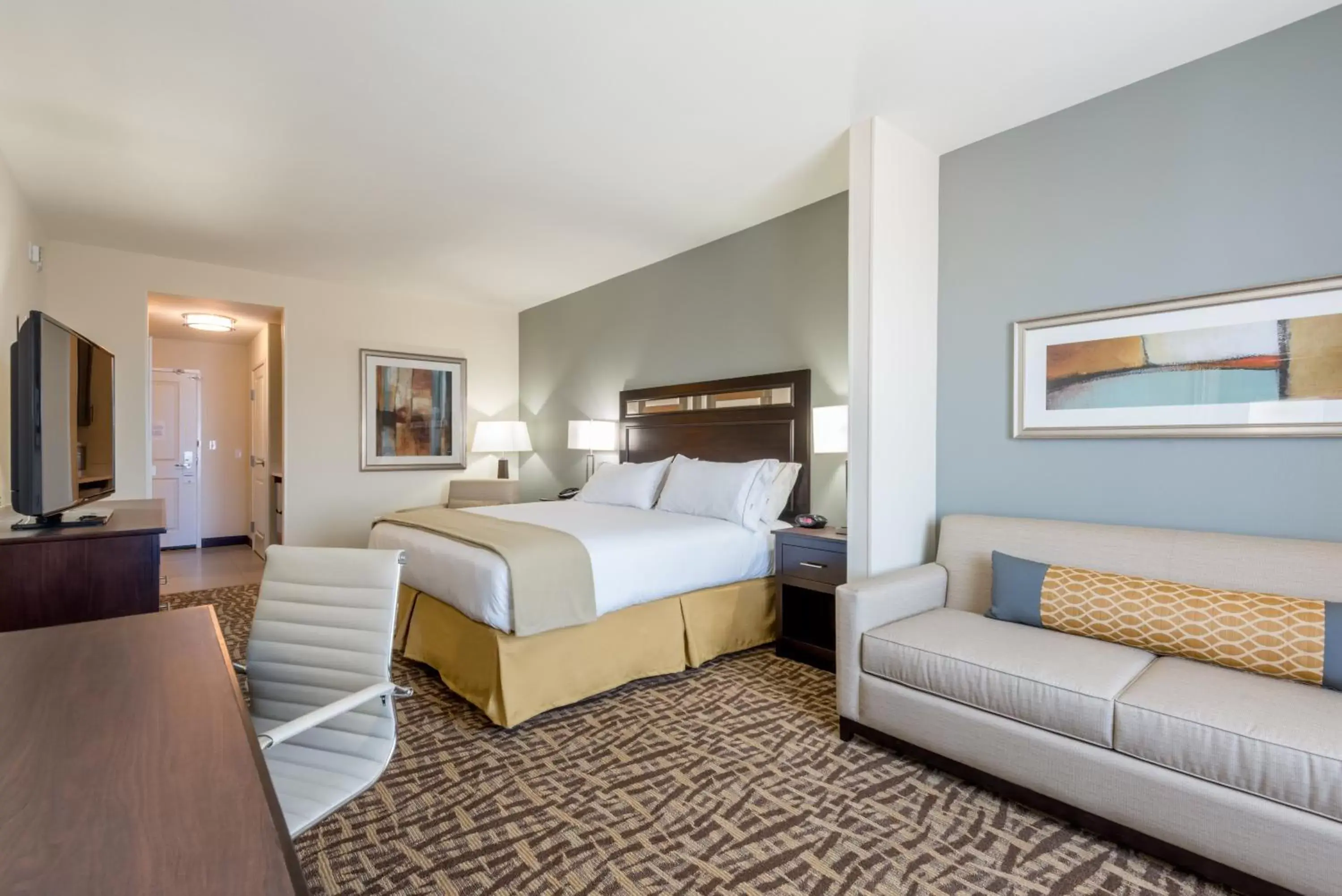 Bedroom in Holiday Inn Express & Suites Denver South - Castle Rock, an IHG Hotel