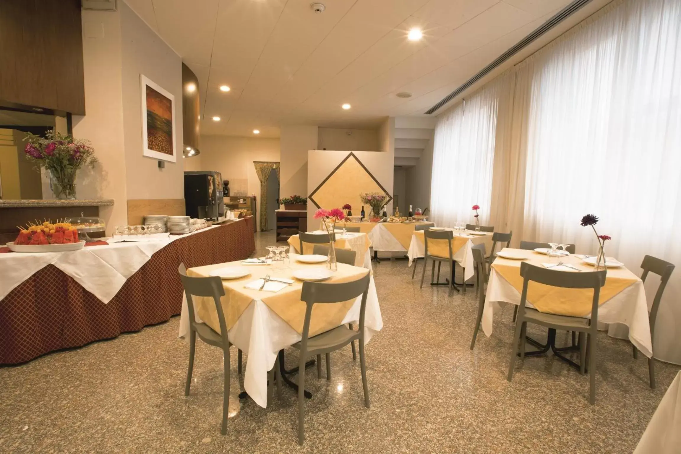 Lounge or bar, Restaurant/Places to Eat in iH Hotels Milano St. John