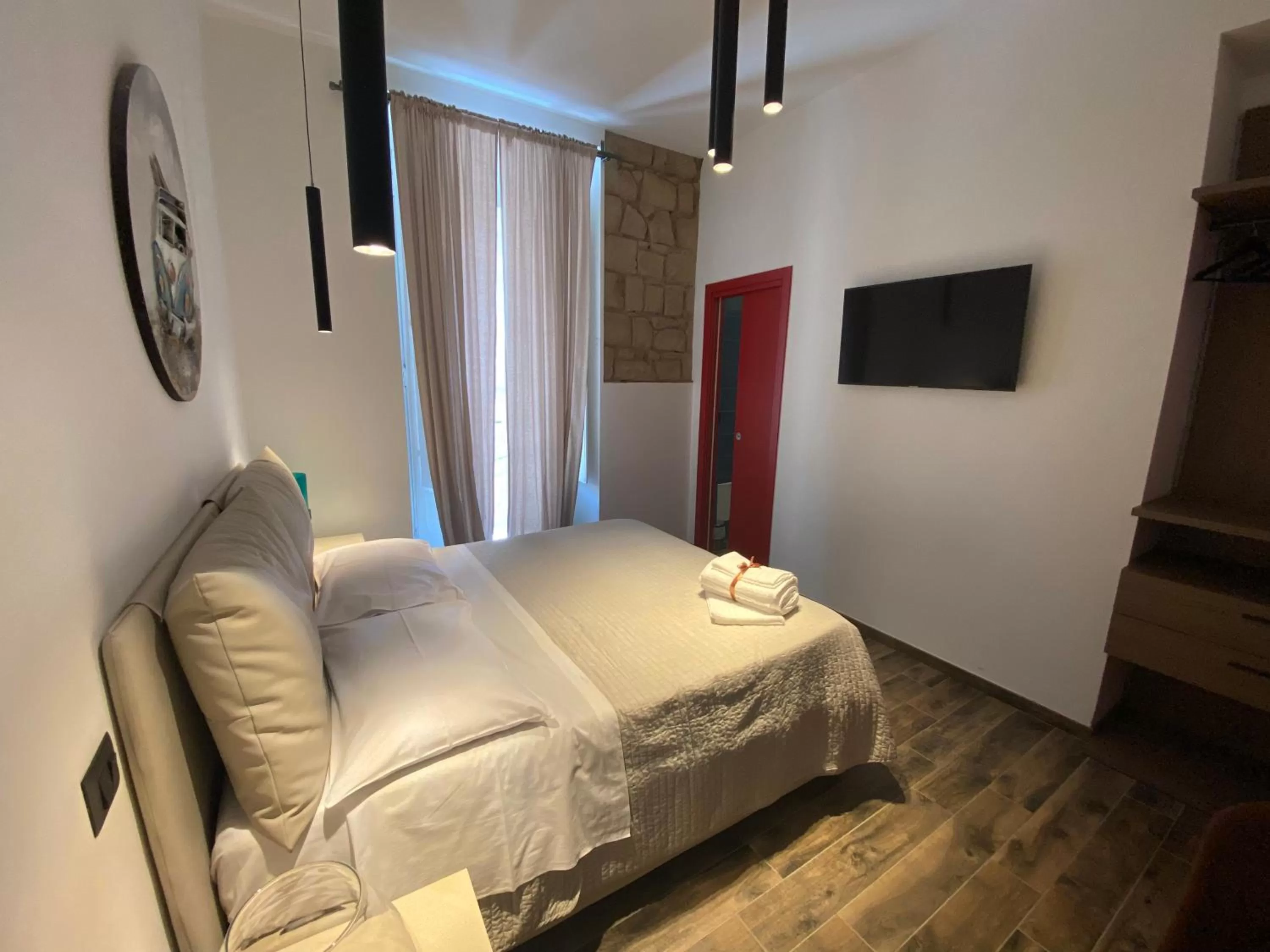 Standard King Room - single occupancy in Holiday Guesthouse