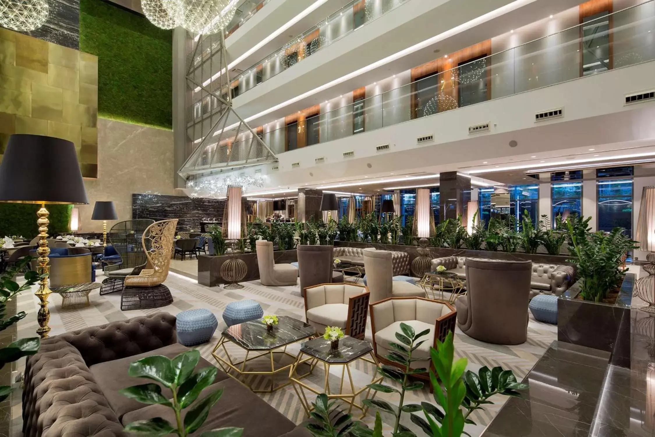 Lounge or bar, Restaurant/Places to Eat in DoubleTree by Hilton Istanbul - Piyalepasa