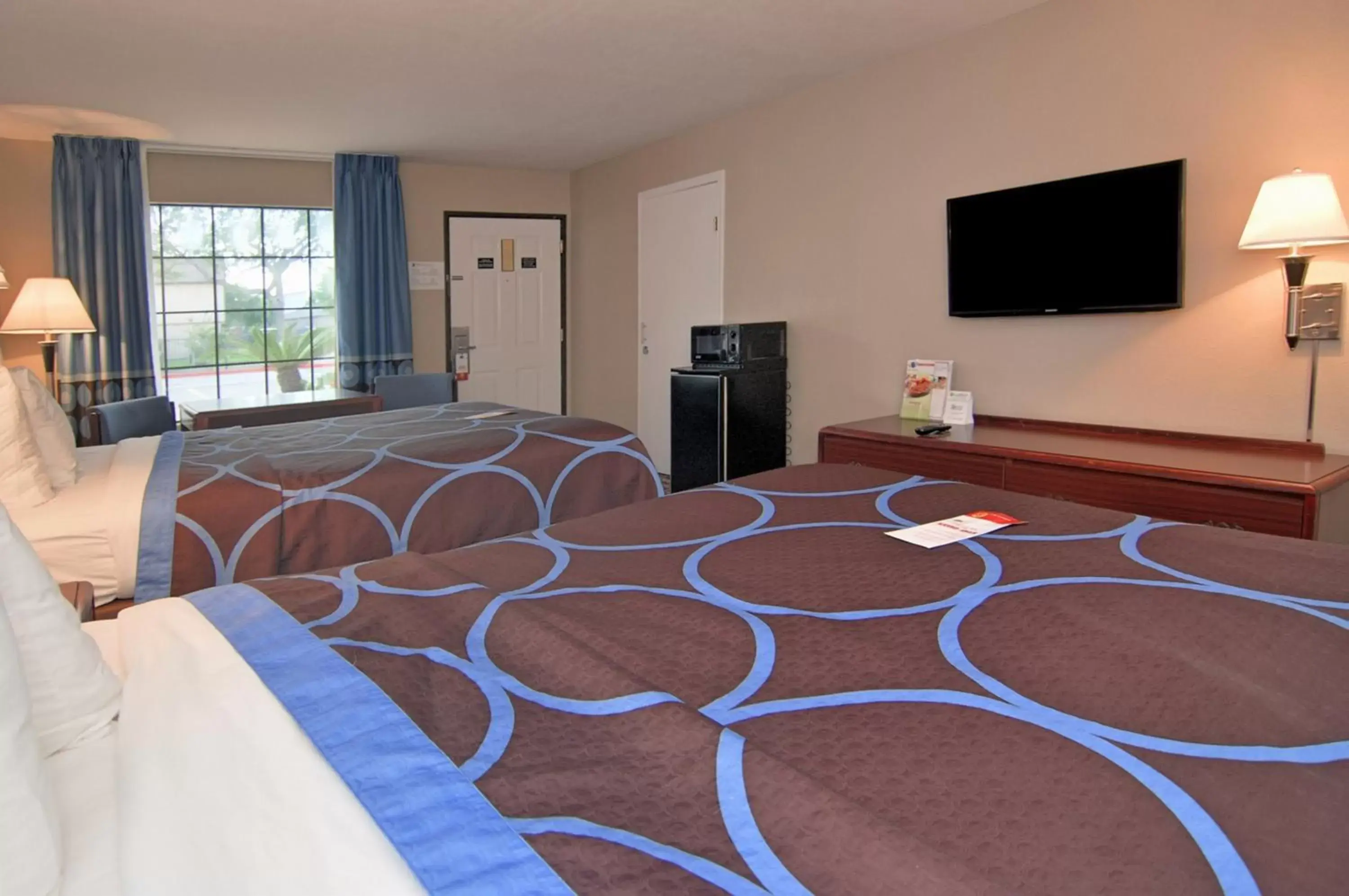 Bedroom, Bed in Super 8 by Wyndham Houston/NASA/Webster Area