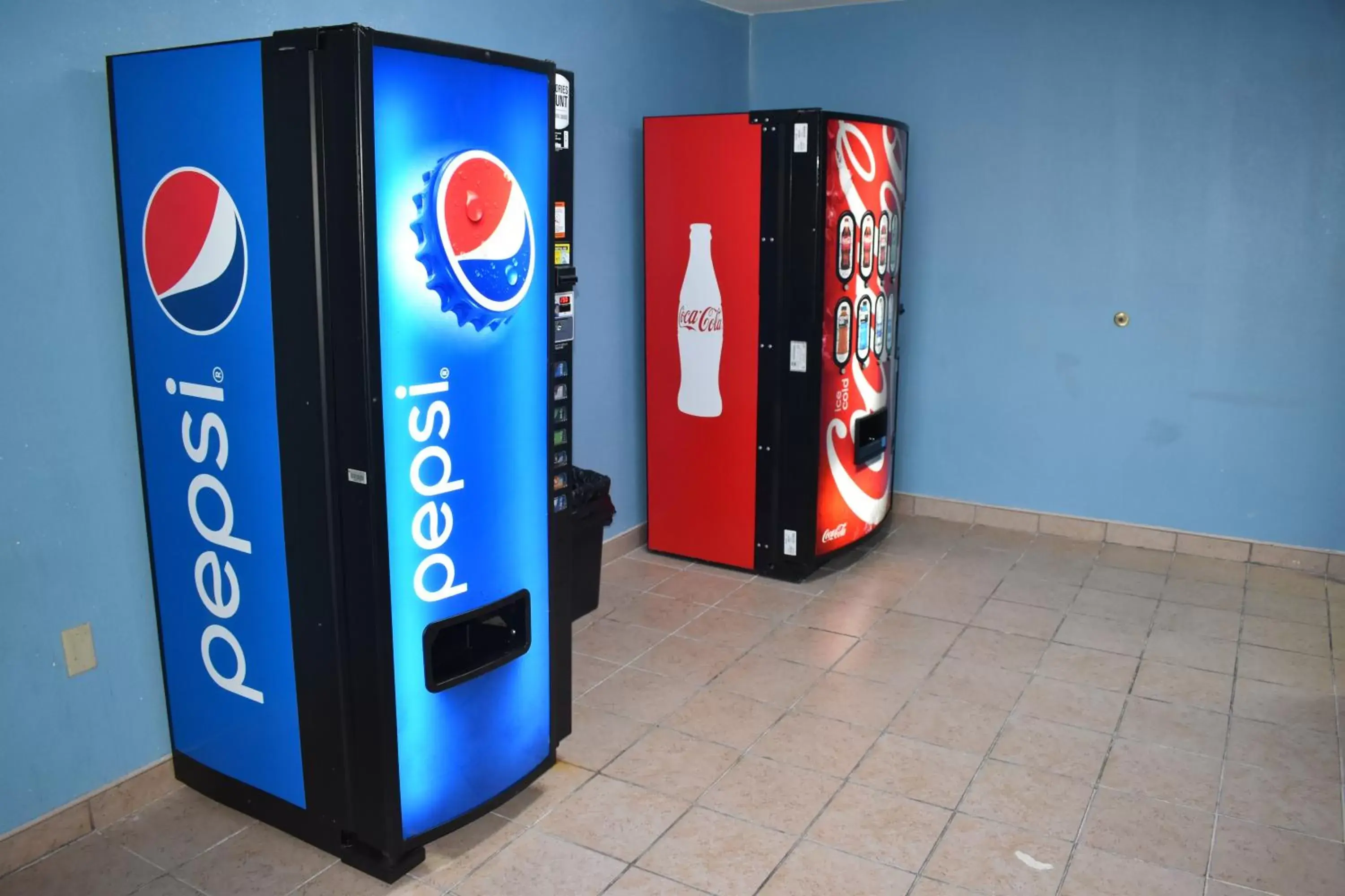 vending machine, Supermarket/Shops in Microtel Inn & Suites by Wyndham Stockbridge/Atlanta I-75