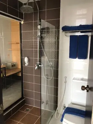 Shower, Bathroom in Vogue Pattaya