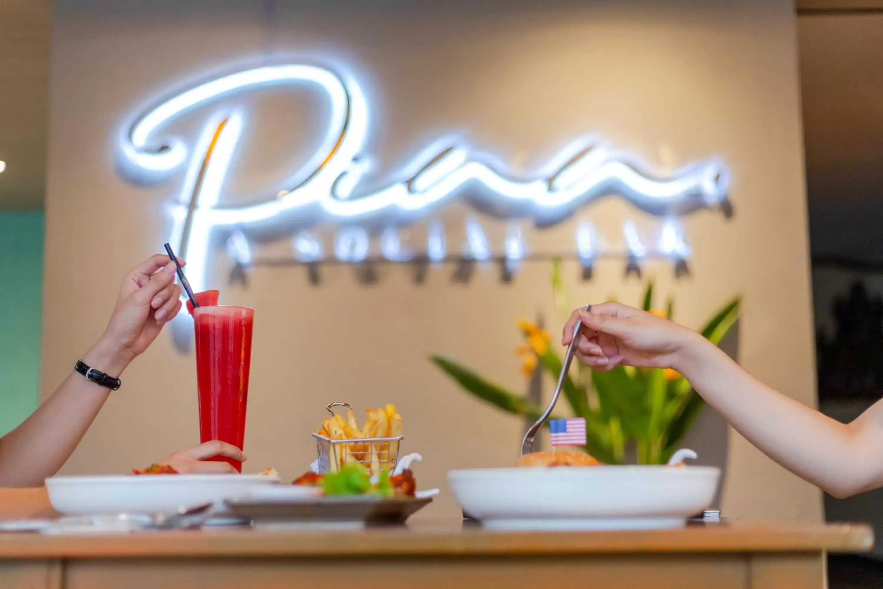 Restaurant/places to eat in Pinnacle Lumpinee Park Hotel Restaurant/places to eat in Pinnacle Lumpinee Park Hotel