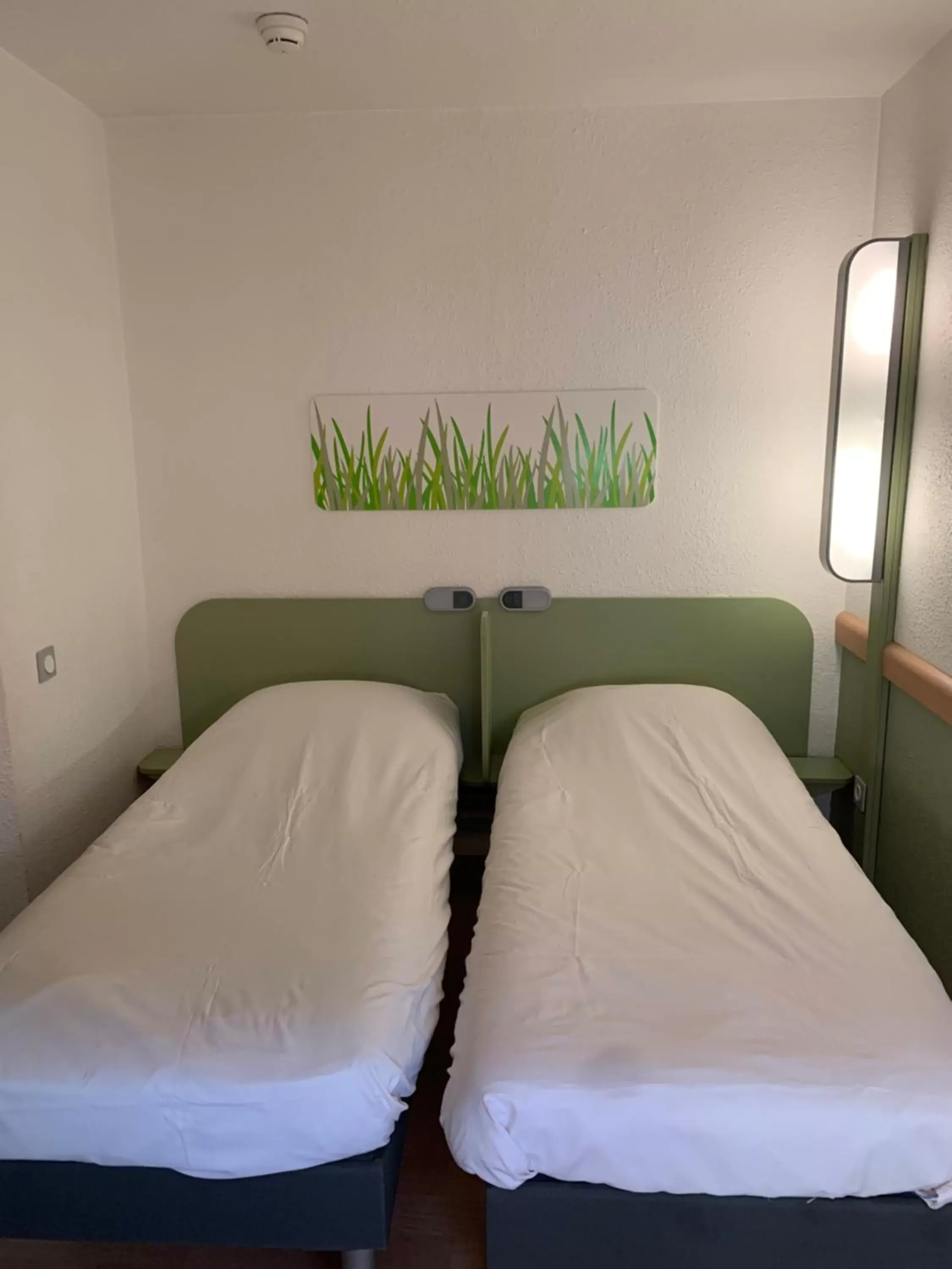 Bed in ibis budget Chambéry Sud Challes Les Eaux