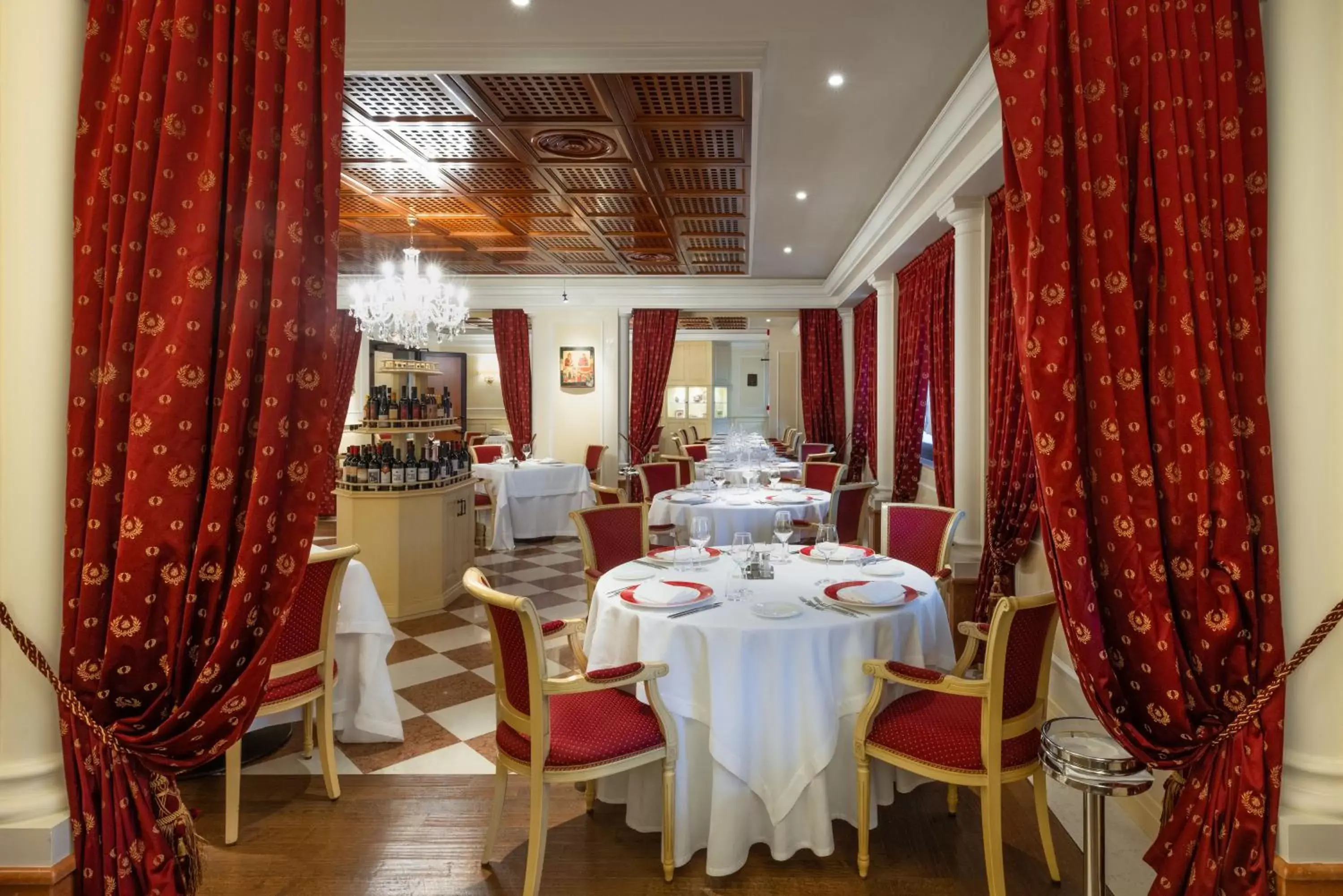 Restaurant/places to eat in Savoy Beach Hotel & Thermal Spa Restaurant/places to eat in Savoy Beach Hotel & Thermal Spa