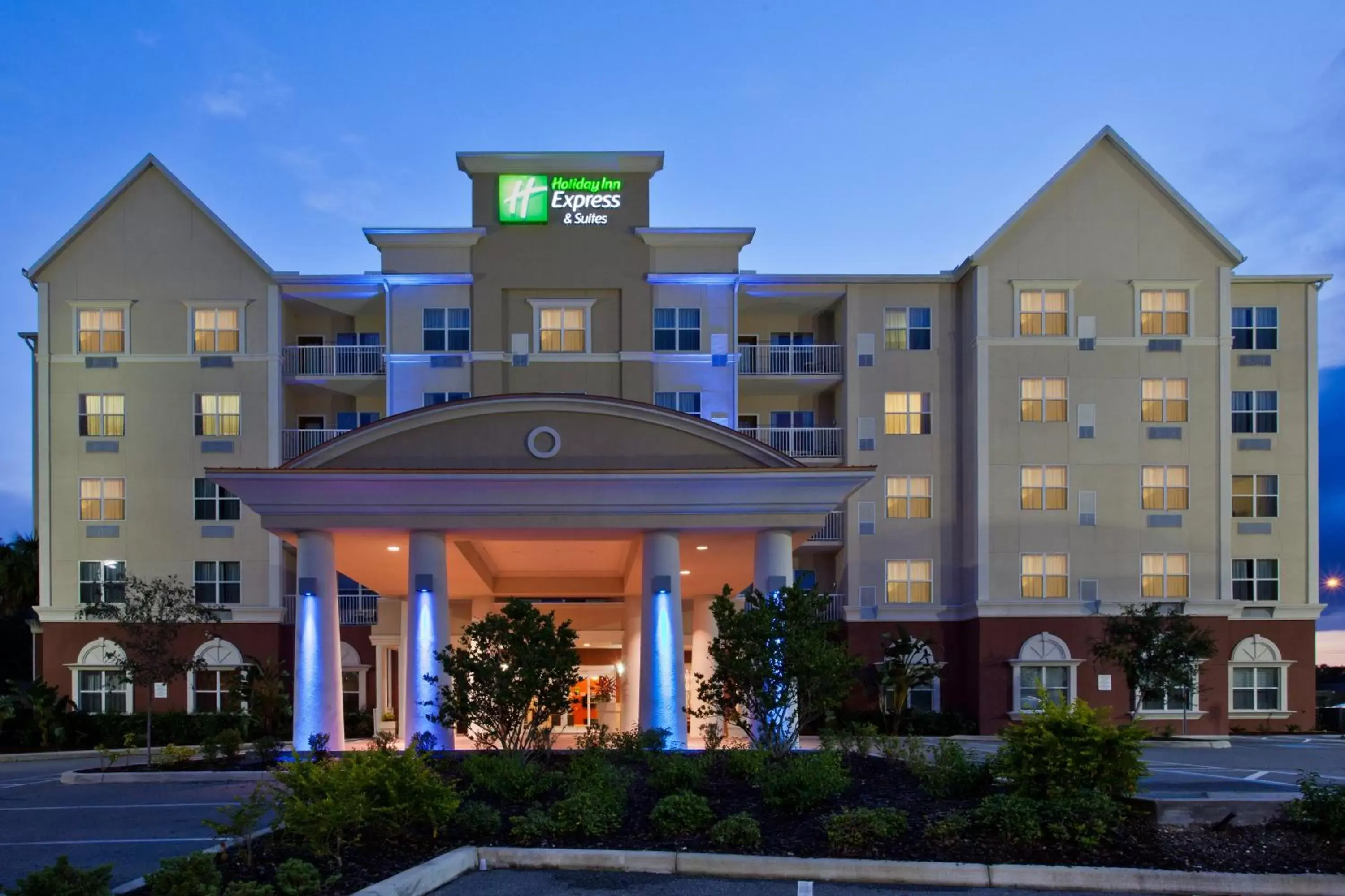 Property Building in Holiday Inn Express & Suites Lakeland North I-4, an IHG Hotel