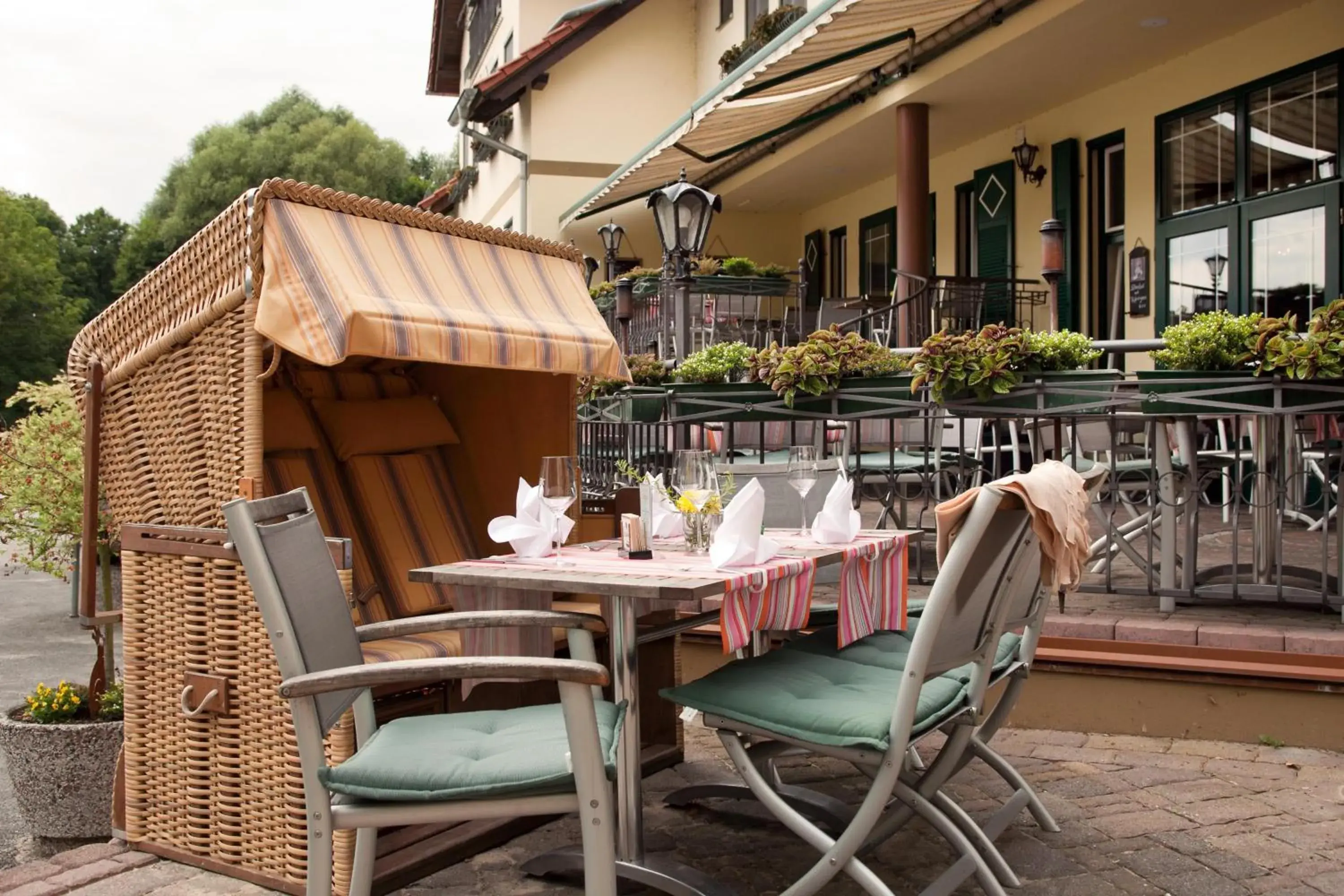 Balcony/Terrace, Restaurant/Places to Eat in Hotel & Restaurant Am Alten Rhin