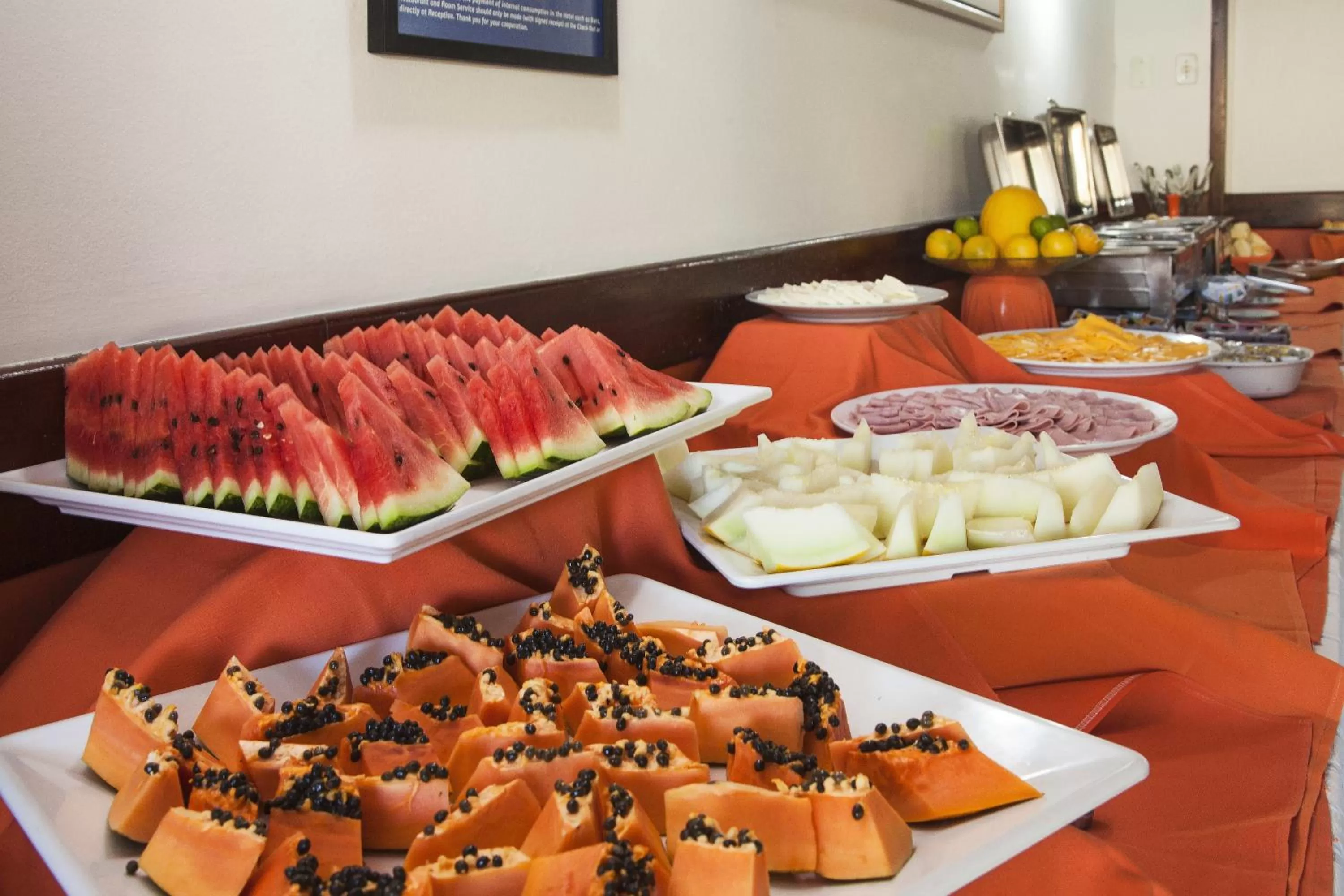 Food and drinks in Colonna Park Hotel