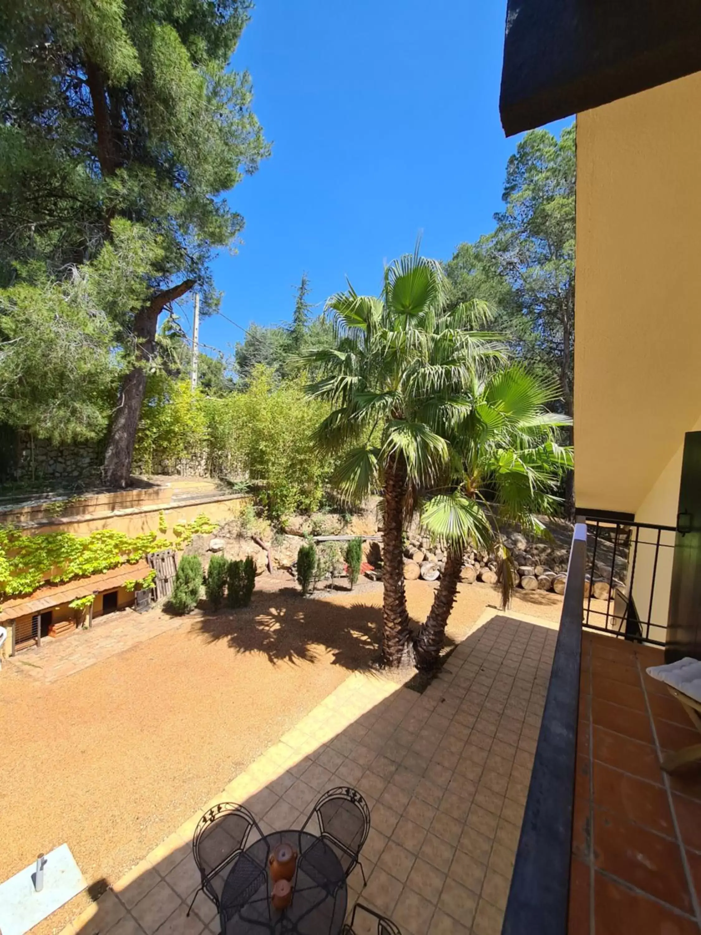 Inner courtyard view in Finca la Yuca