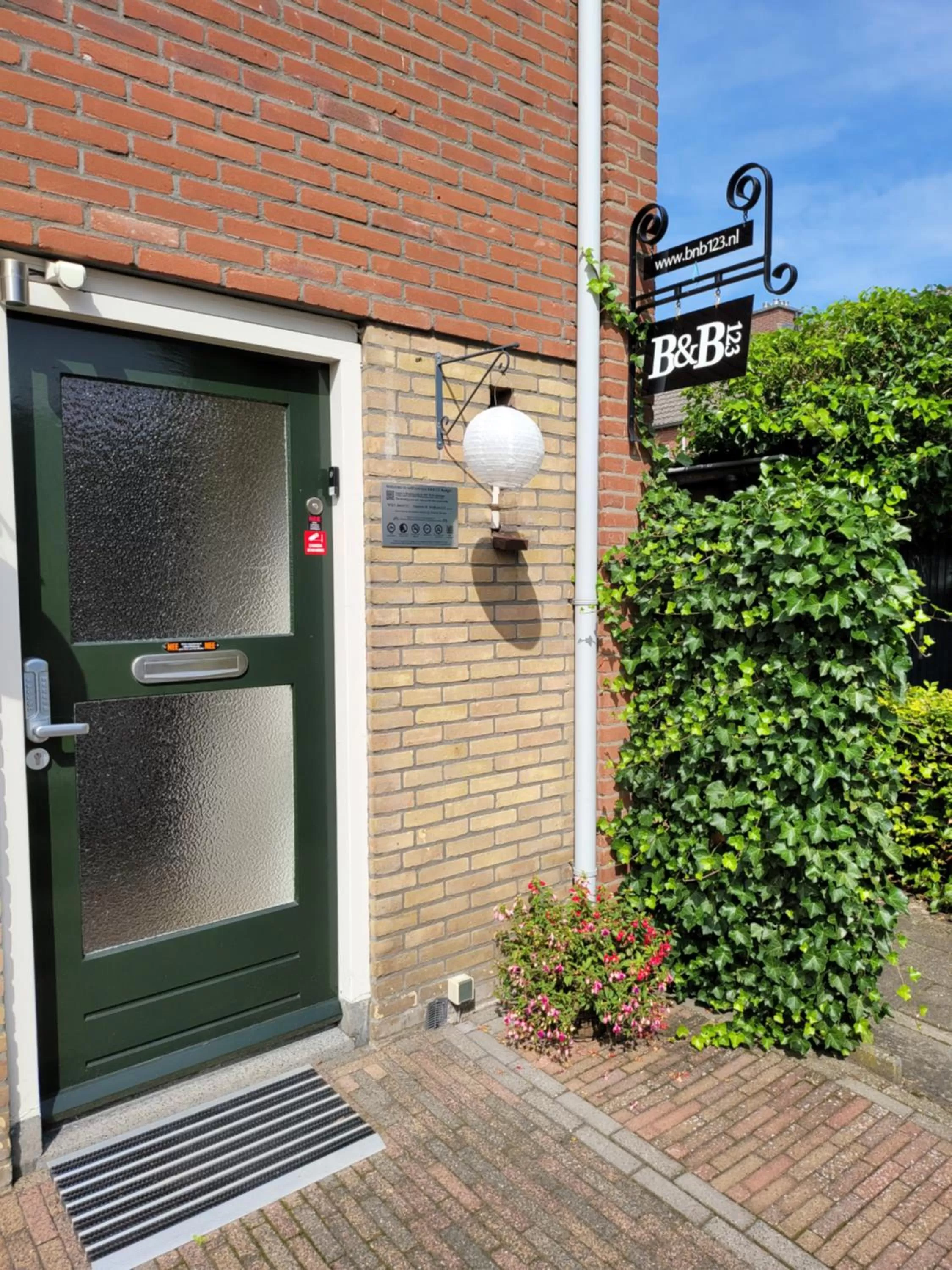 Property building, Property Logo/Sign in Bed & Budget123