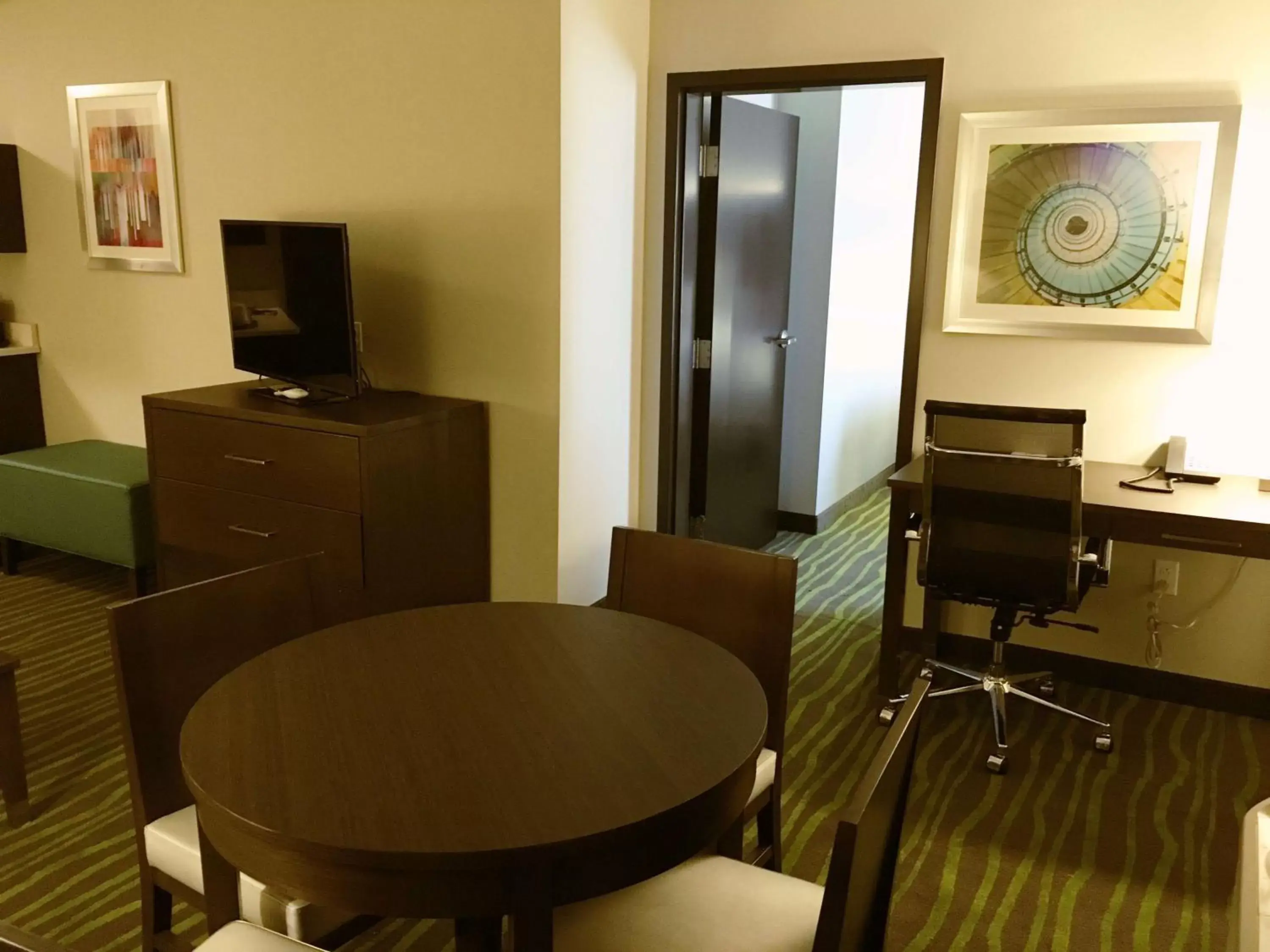 Photo of the whole room, Dining Area in Best Western Plus Prien Lake-Lake Charles