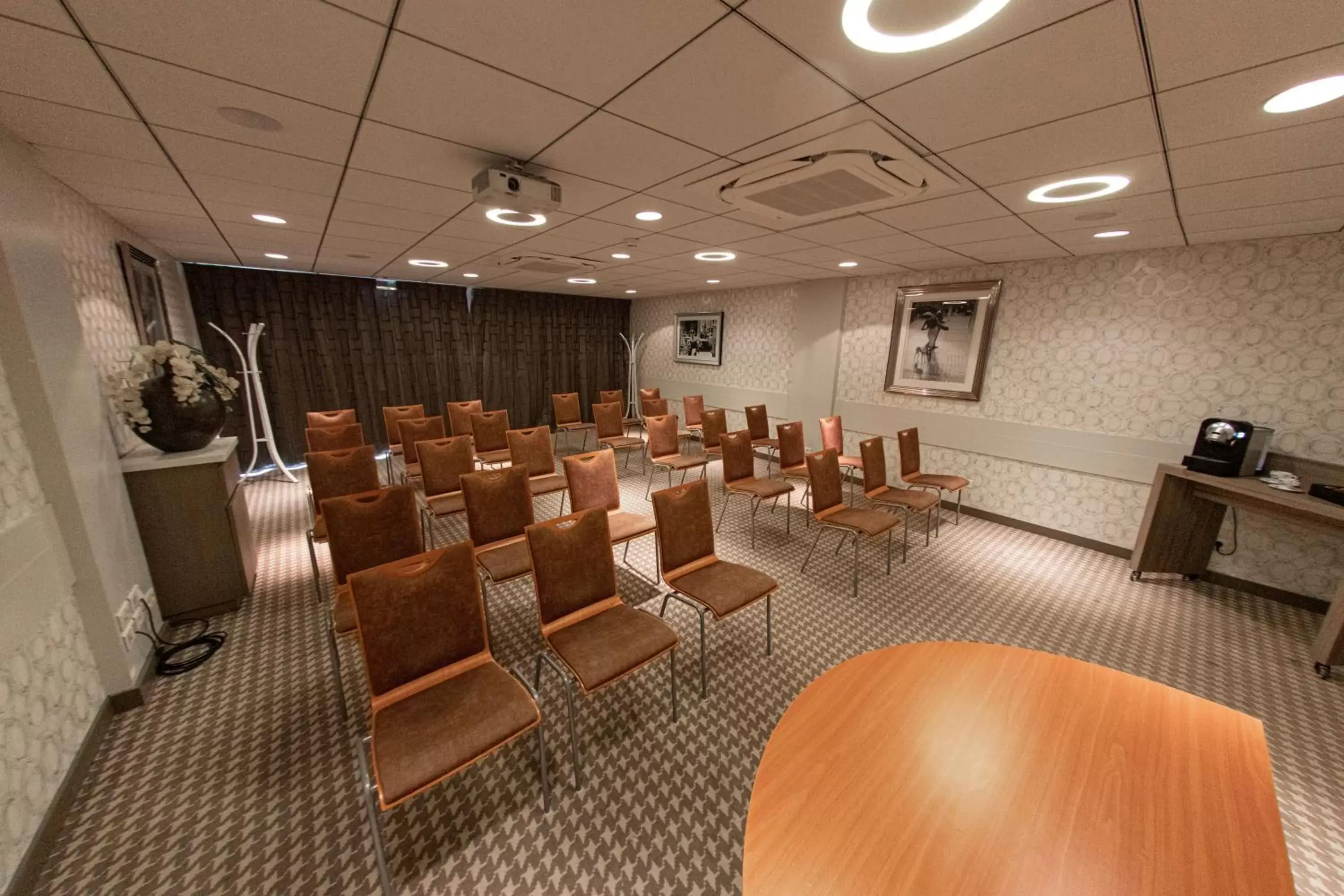 Meeting/conference room in ibis Styles Clermont-Ferrand Aéroport