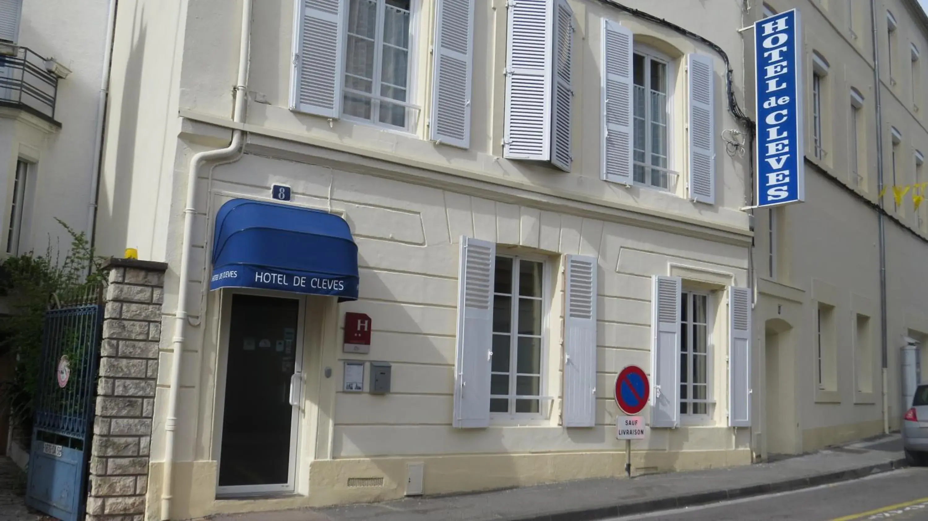 Facade/entrance, Property Building in Hôtel de Clèves