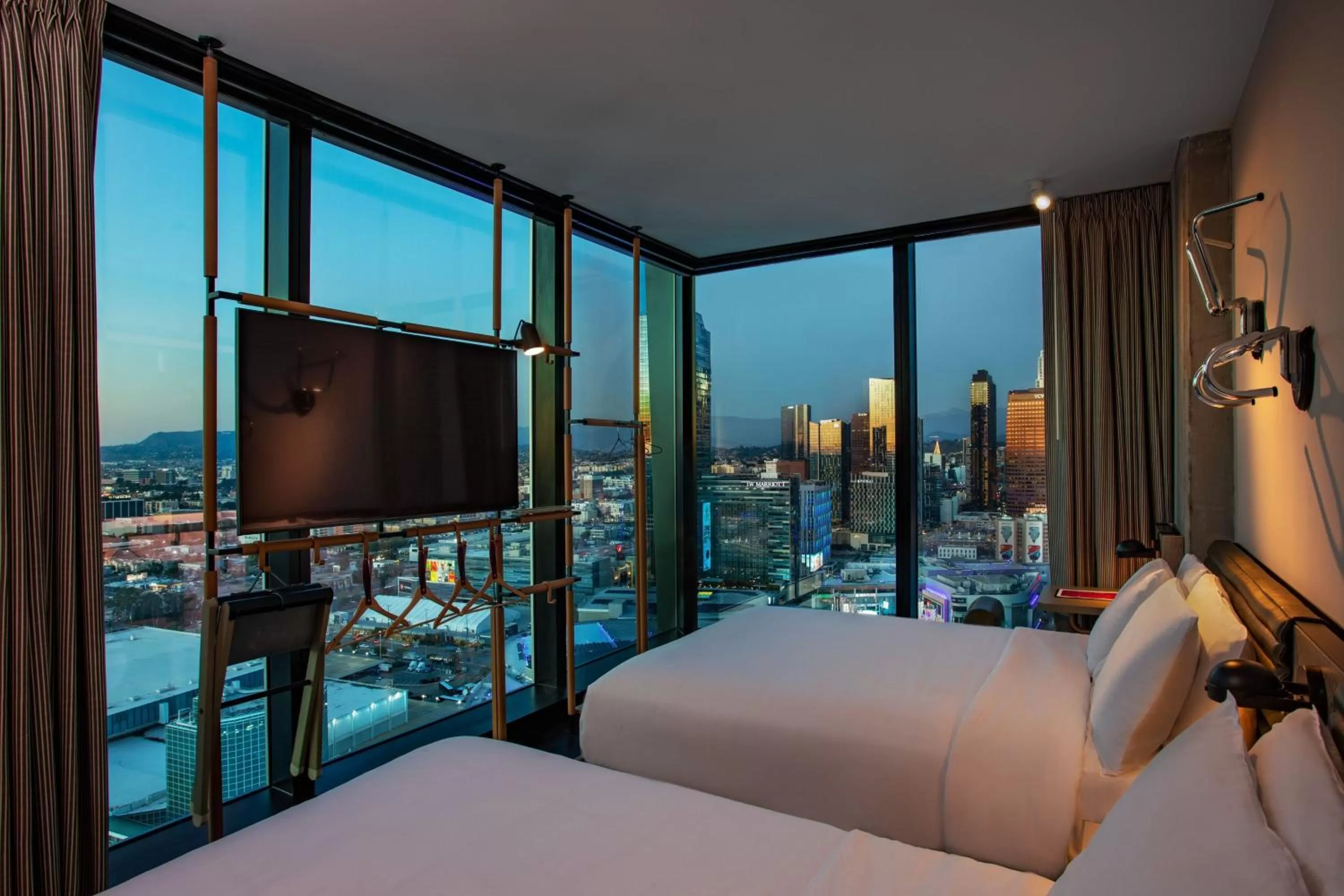 Bedroom, Bed in Moxy Downtown Los Angeles