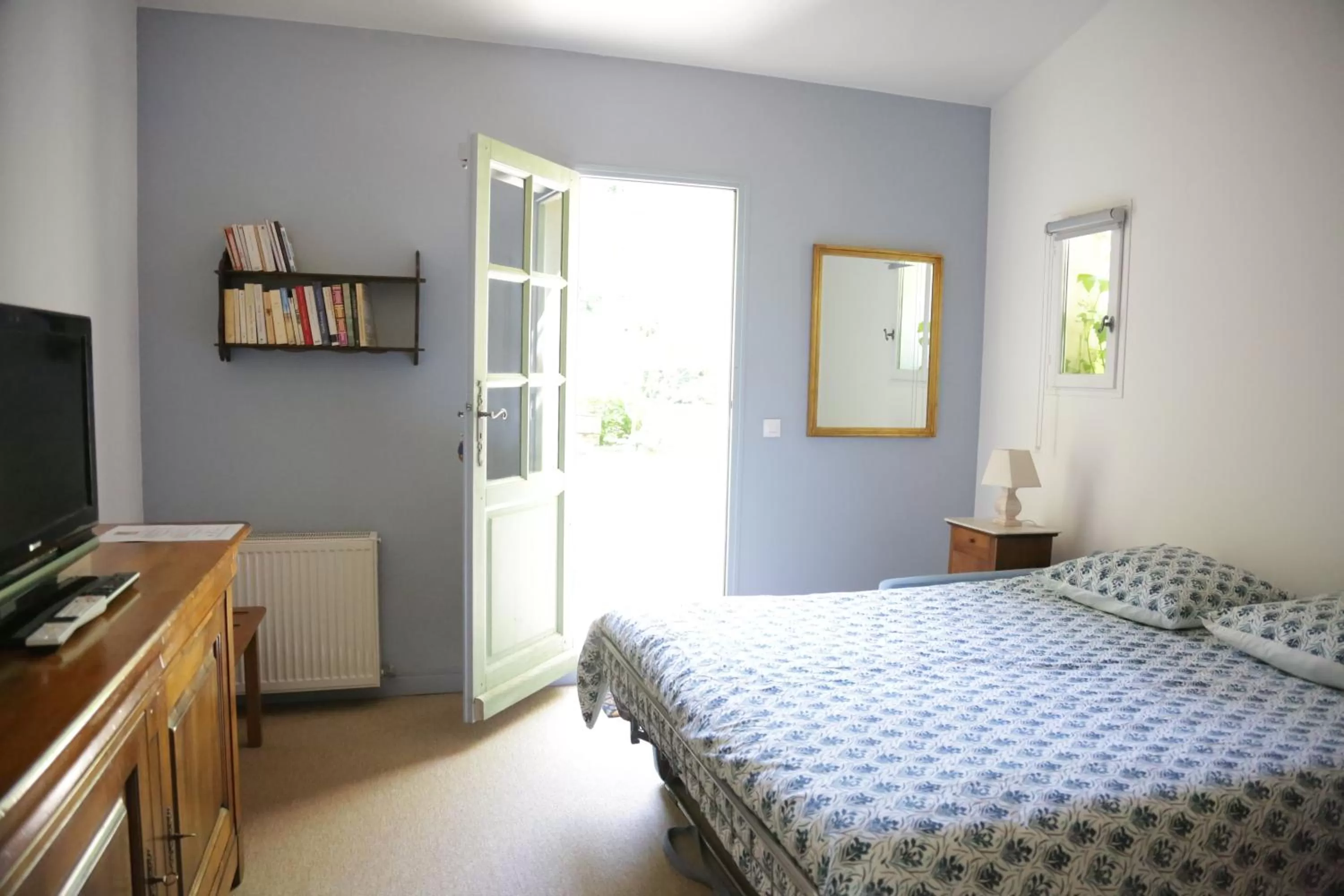 Property building, Bed in Le Pavillon Vert - B&B