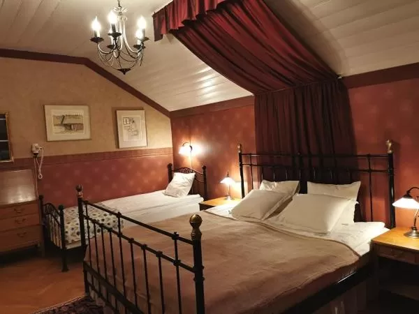 Bed in Ulfshyttans Herrgård, nära Romme Alpin