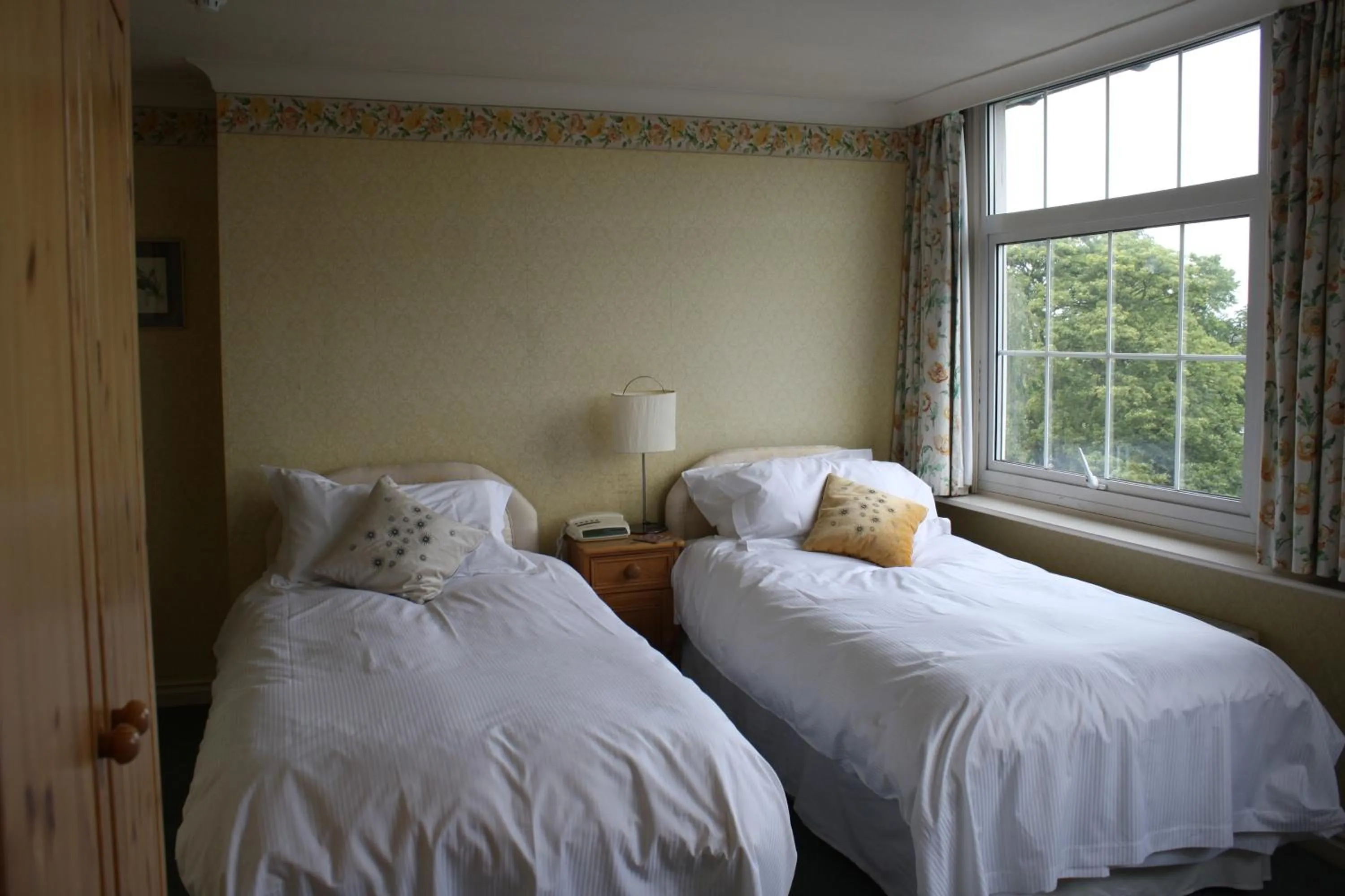 Bed in Holmwood House Guest Accommodation