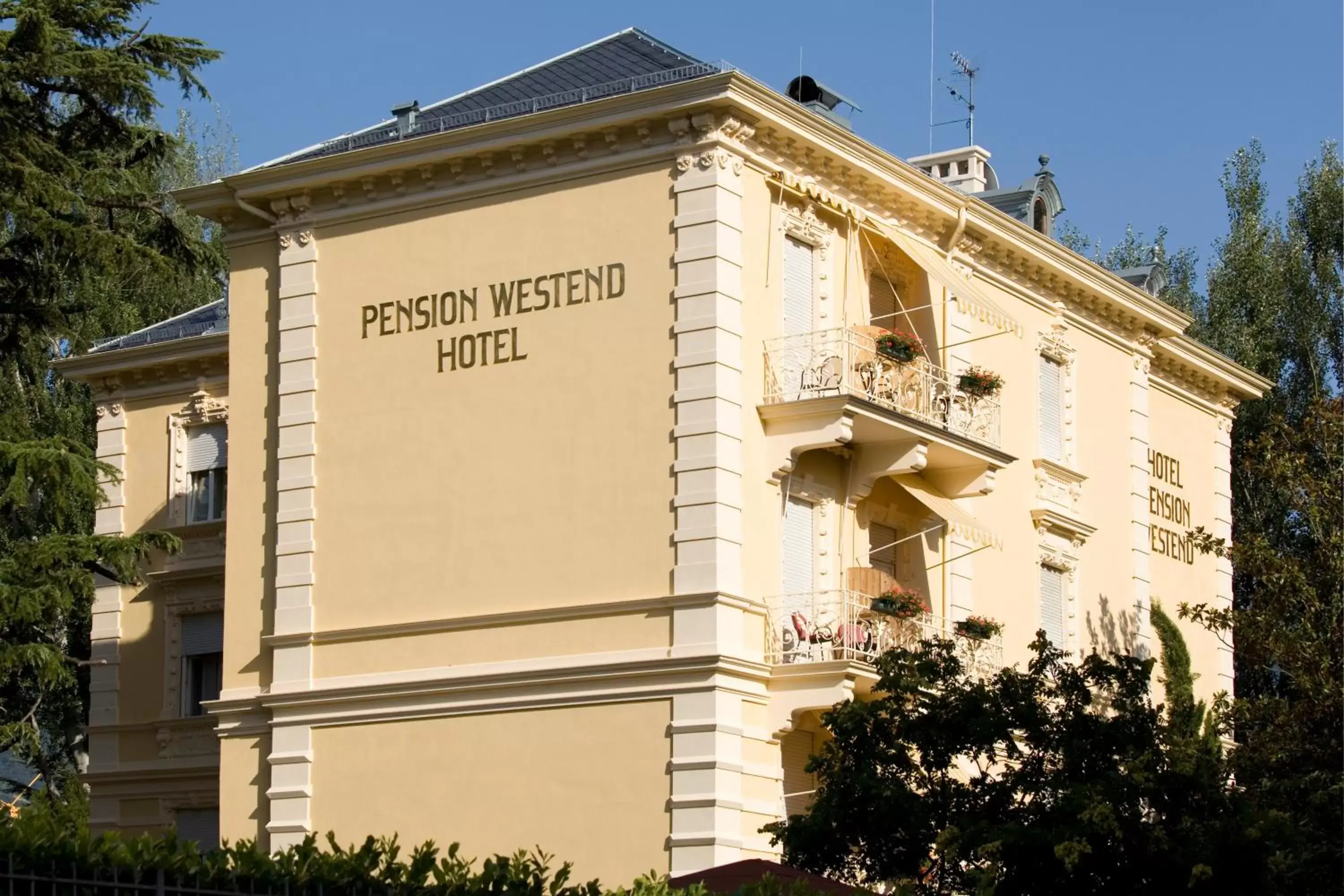 Property Building in Hotel Villa Westend