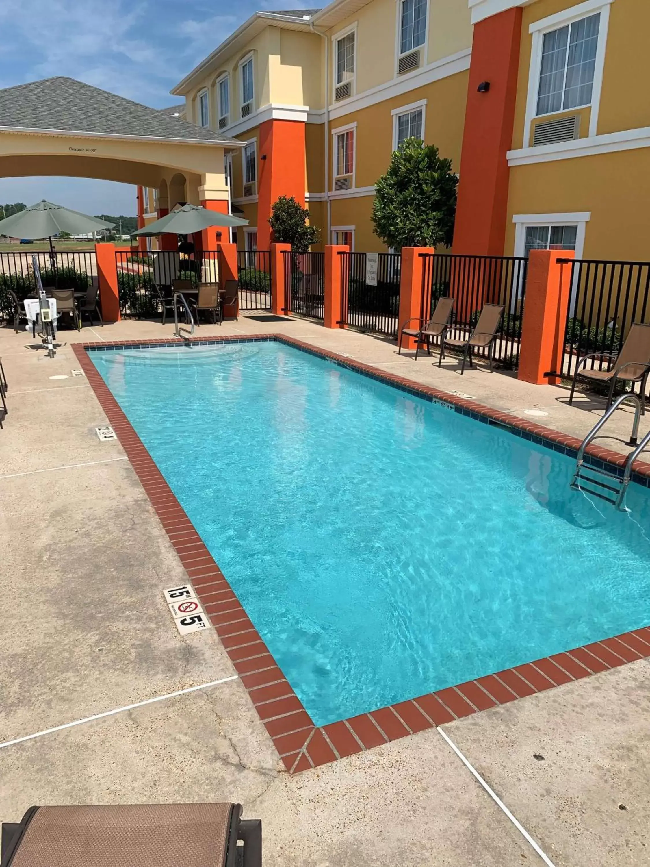 Pool view, Swimming Pool in Best Western Plus - Magee Inn & Suites