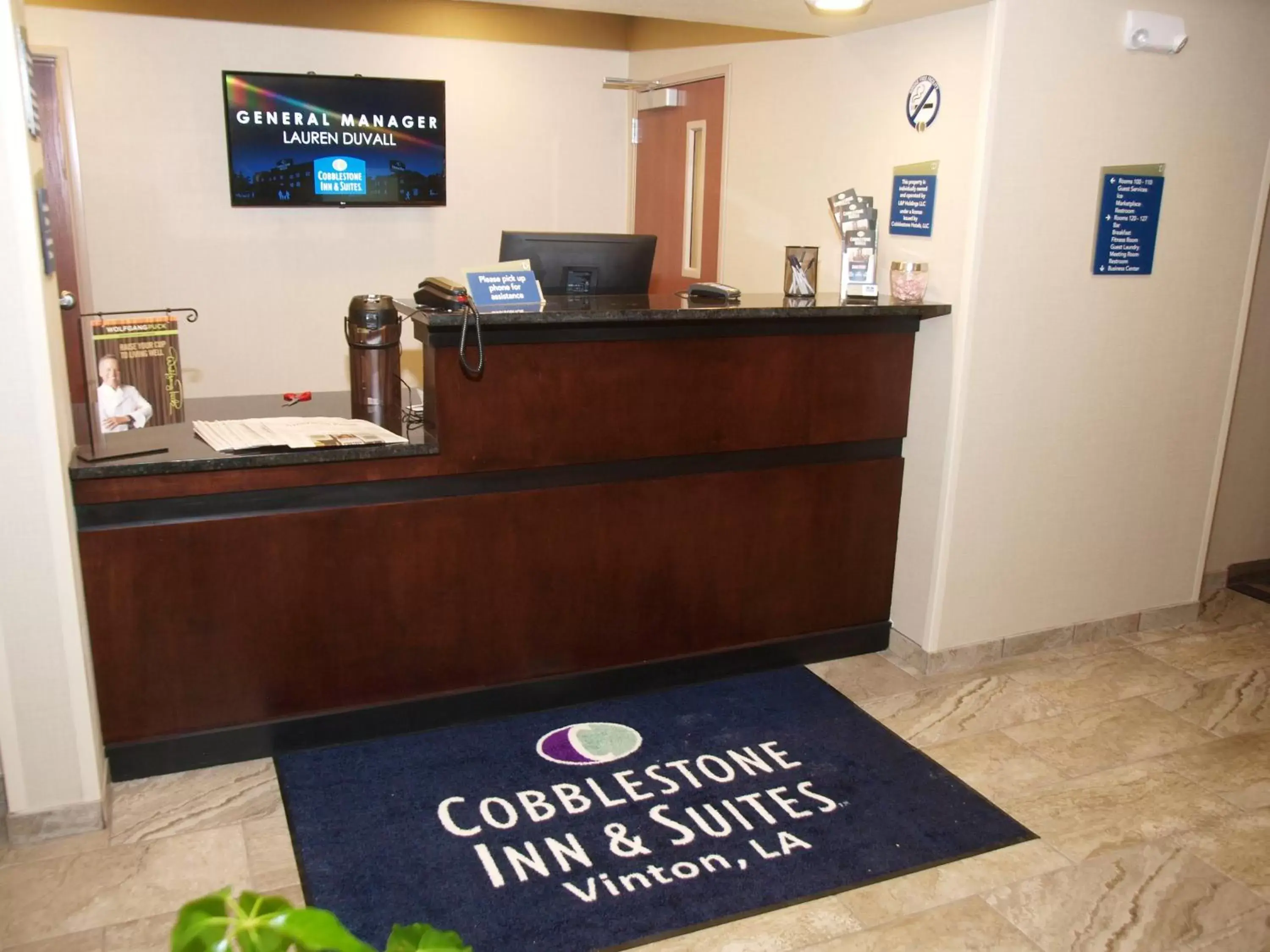 Lobby or reception in Cobblestone Inn & Suites - Vinton, LA
