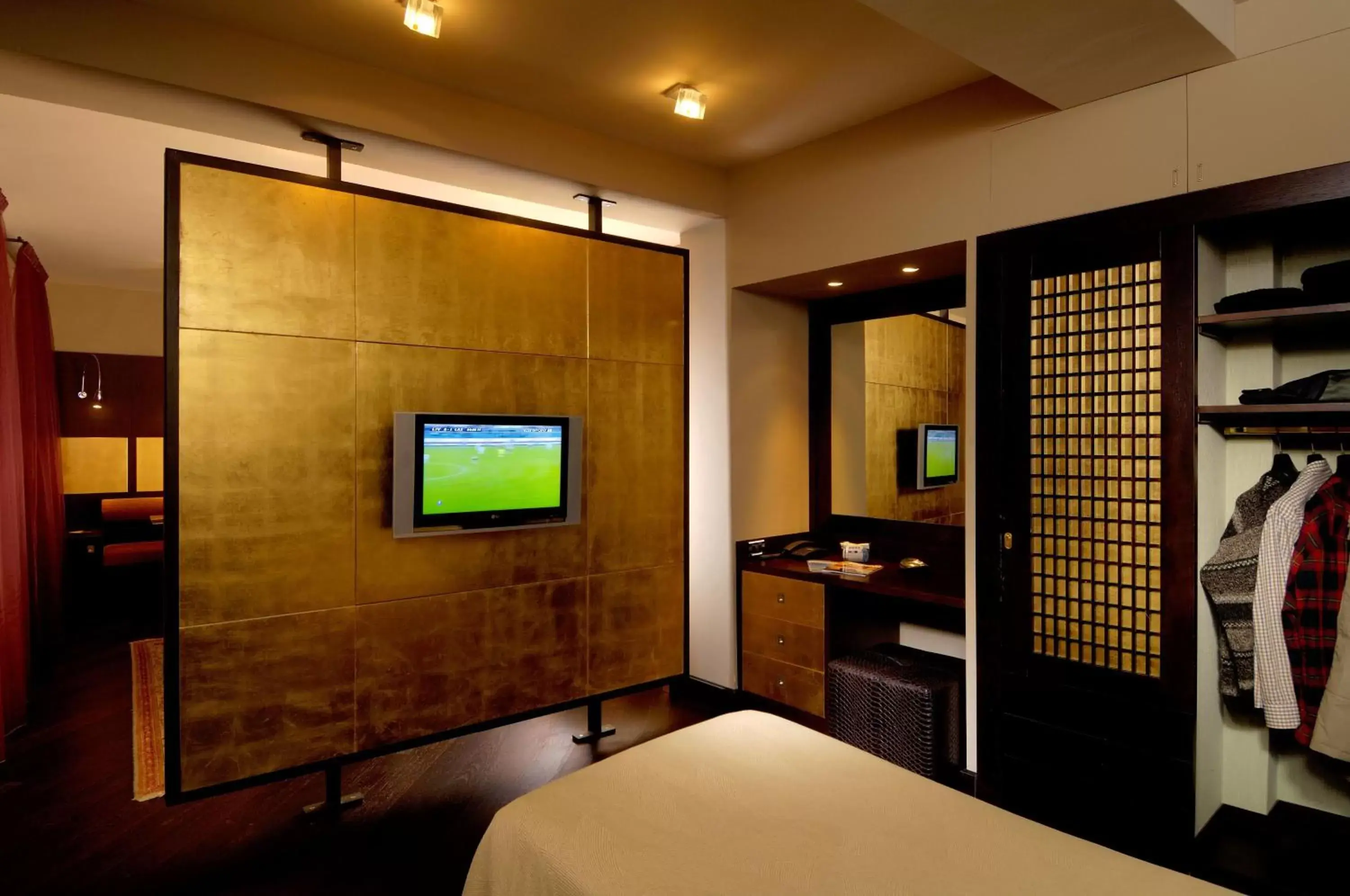 Bed, TV/Entertainment Center in Art Hotel Commercianti