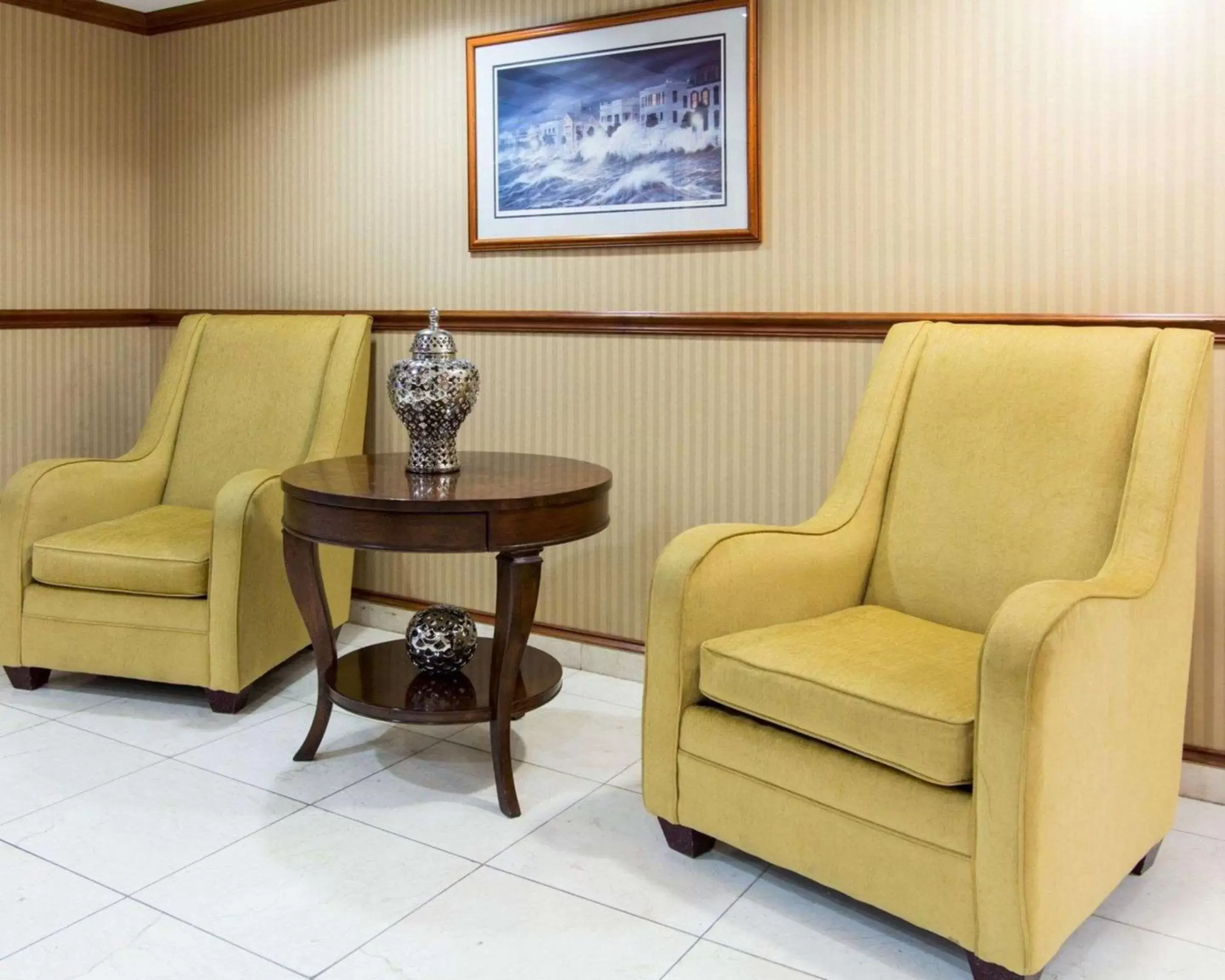 Lobby or reception, Seating Area in Comfort Inn & Suites Airport Convention Center