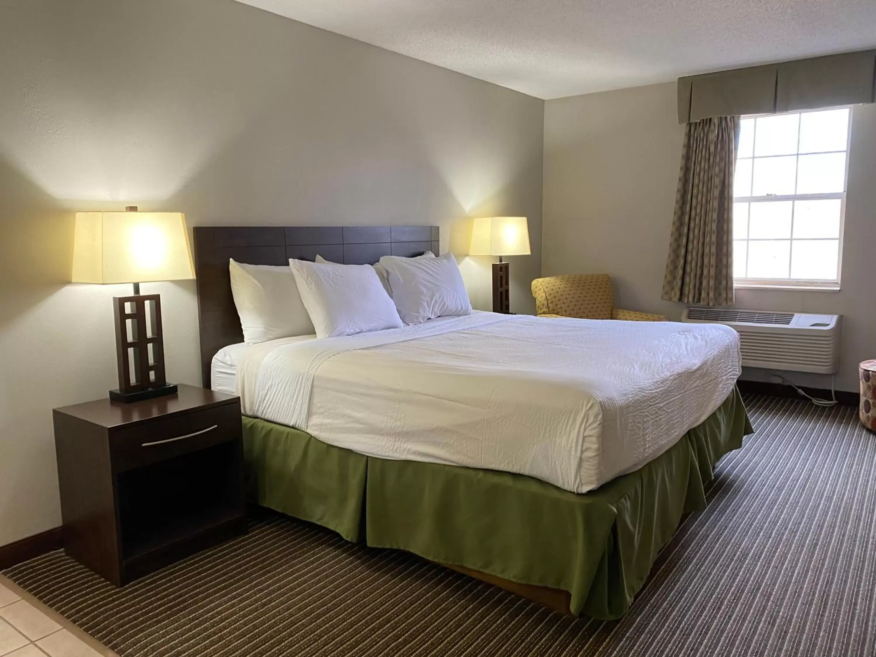 Bed in Days Inn by Wyndham Perryville