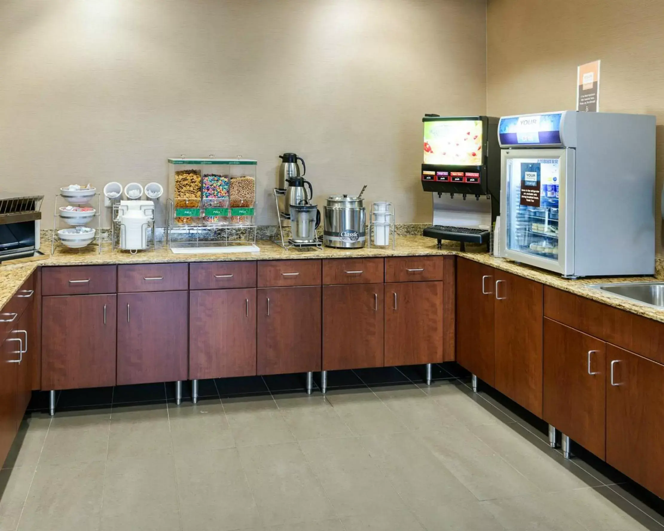 Dining area in Comfort Inn & Suites West - Medical Center