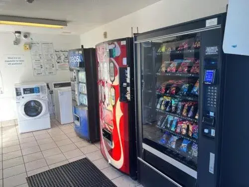 vending machine, Supermarket/Shops in Motel 6-Lakeland, FL