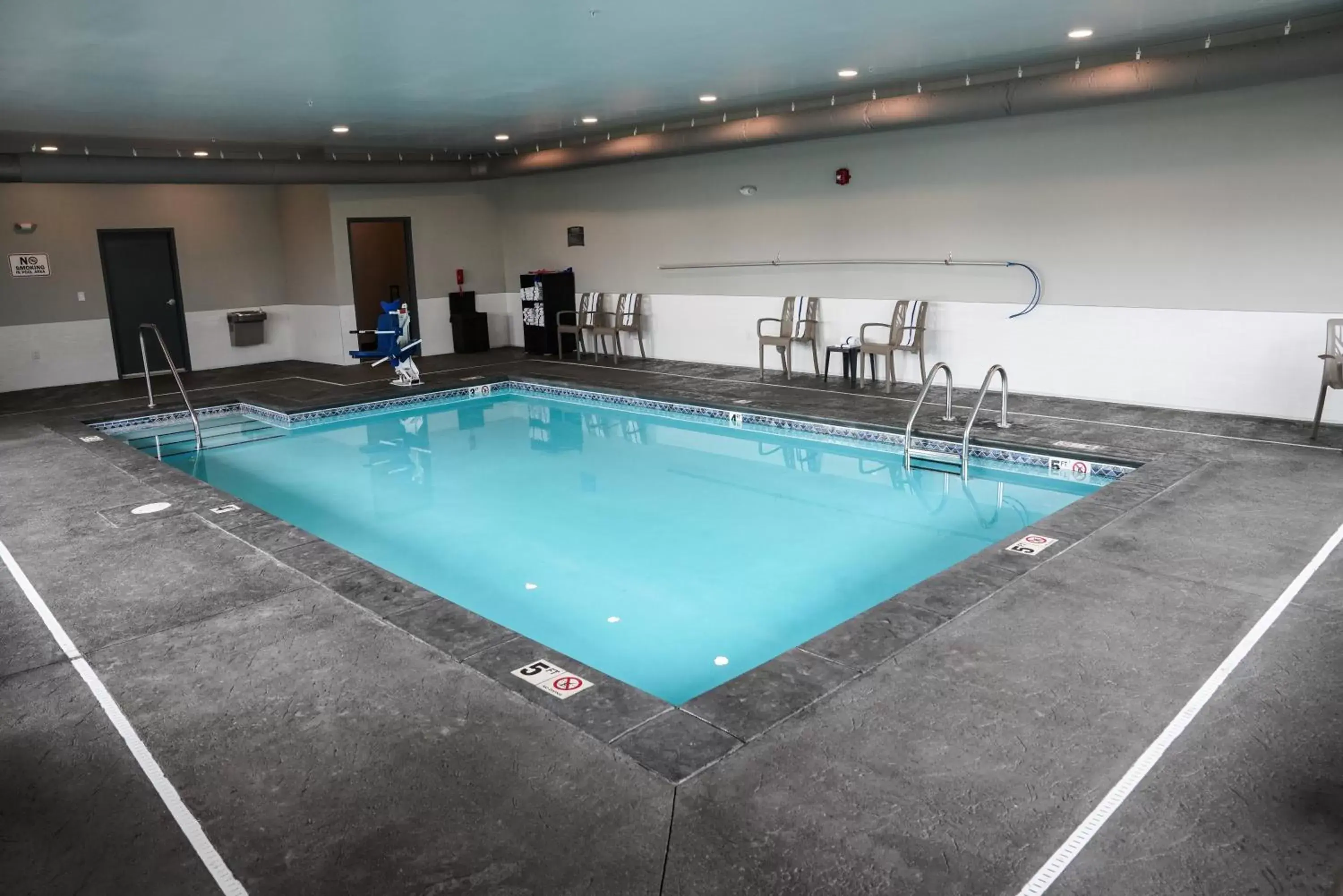 , Swimming Pool in Brookstone Inn & Suites