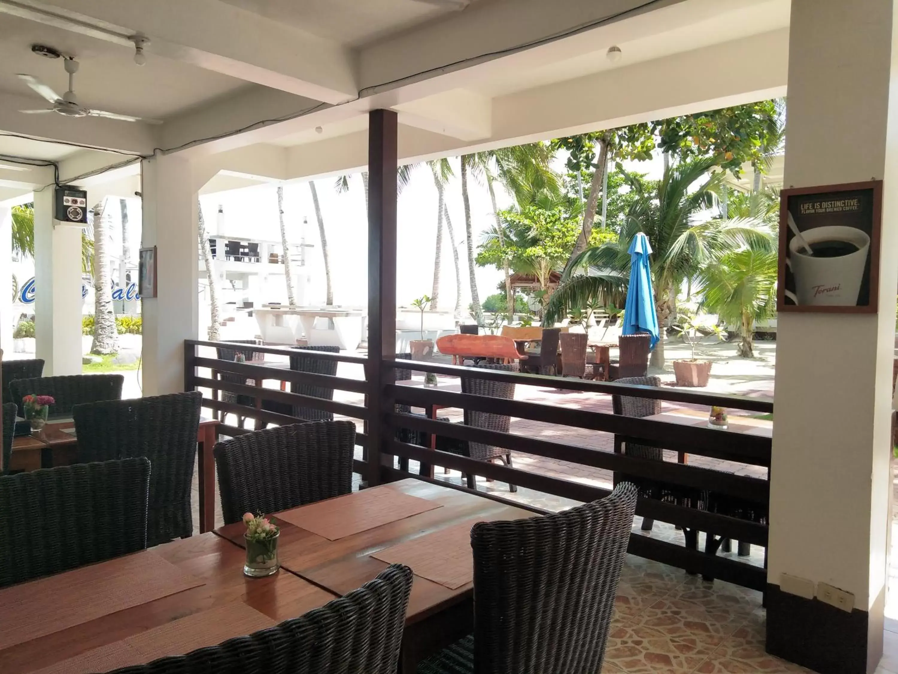 Restaurant/Places to Eat in Costa Palawan Resort