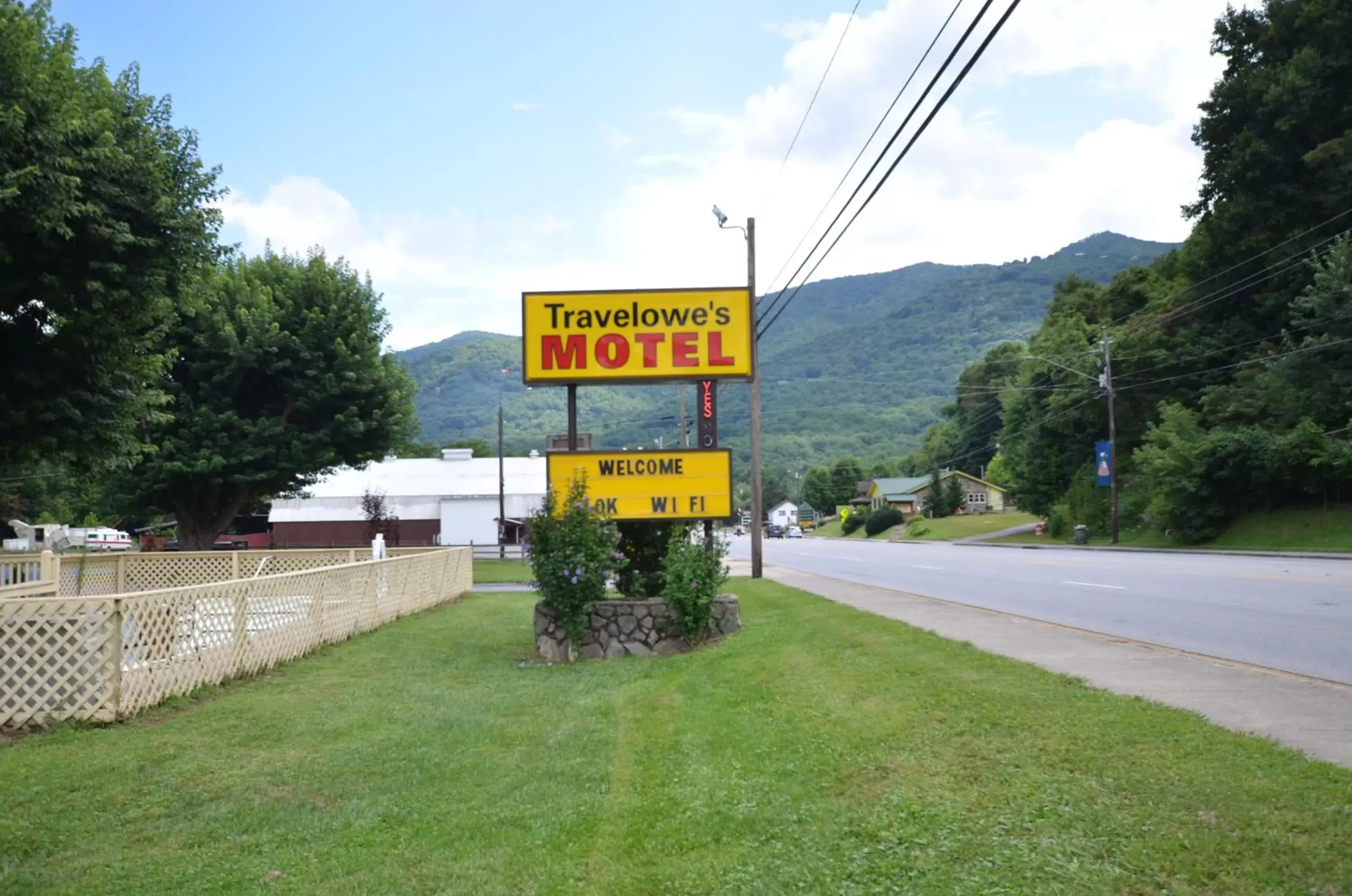 Logo/Certificate/Sign, Property Building in Travelowes Motel - Maggie Valley