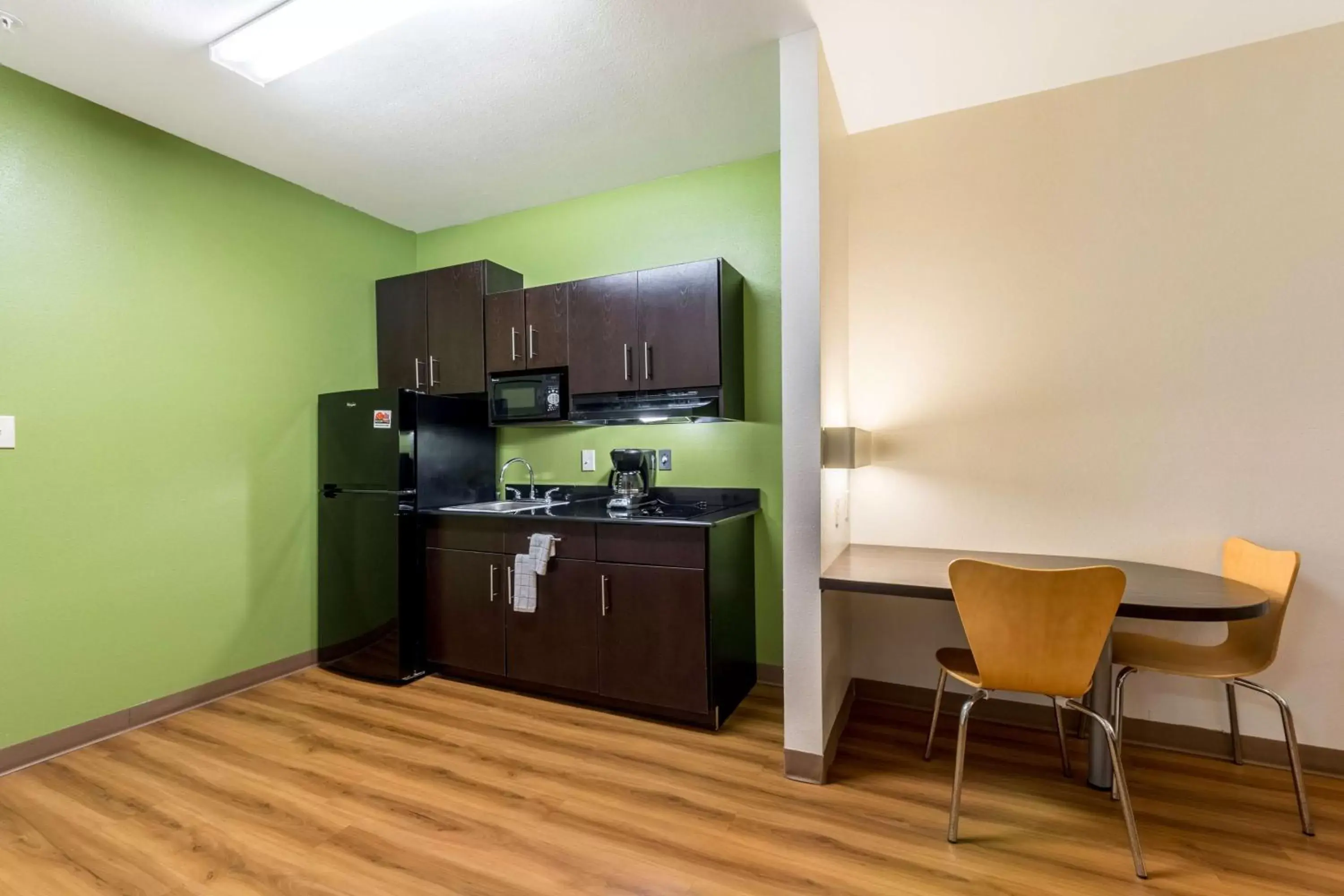 King Room with Roll-In Shower - Mobility/Hearing Accessible - Non-Smoking in Super 8 by Wyndham Kenedy King Room with Roll-In Shower - Mobility/Hearing Accessible - Non-Smoking in Super 8 by Wyndham Kenedy