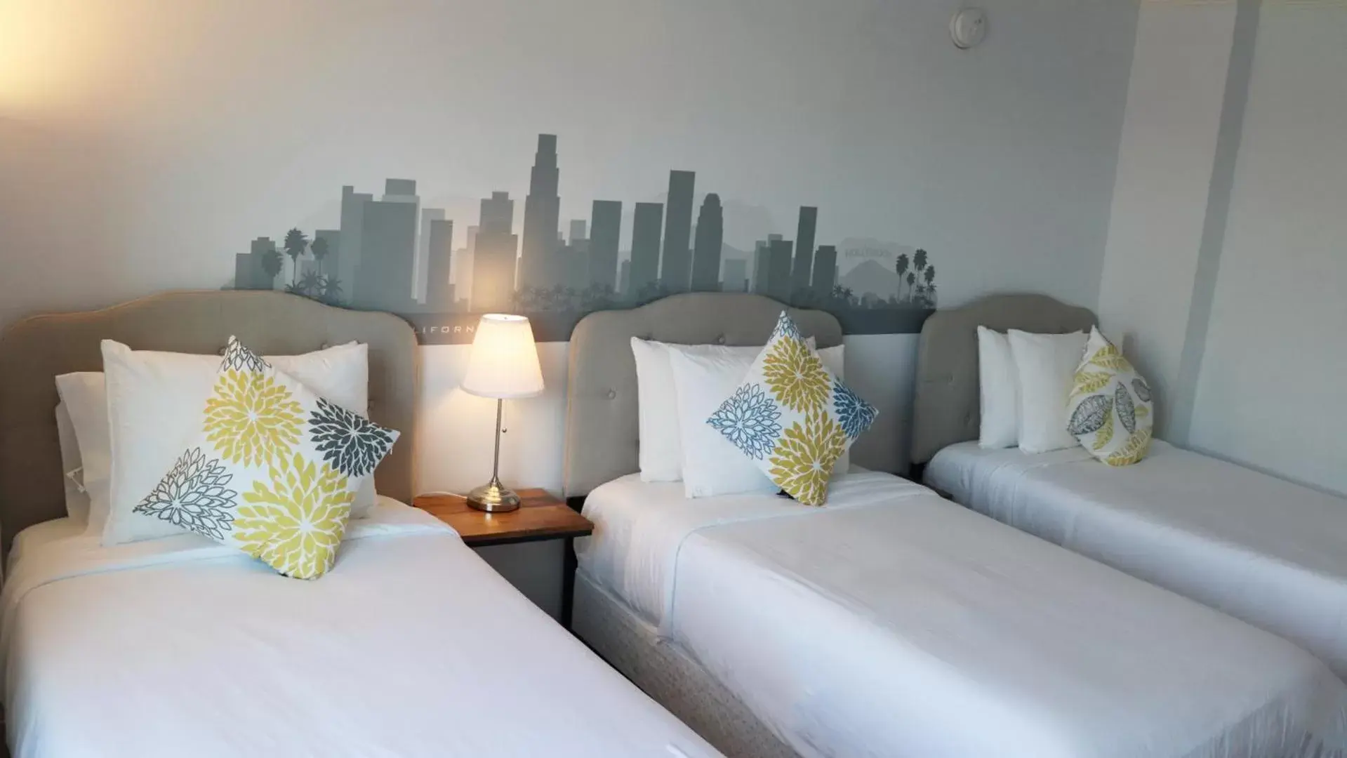 Bedroom, Bed in Hometel Suites Hotel