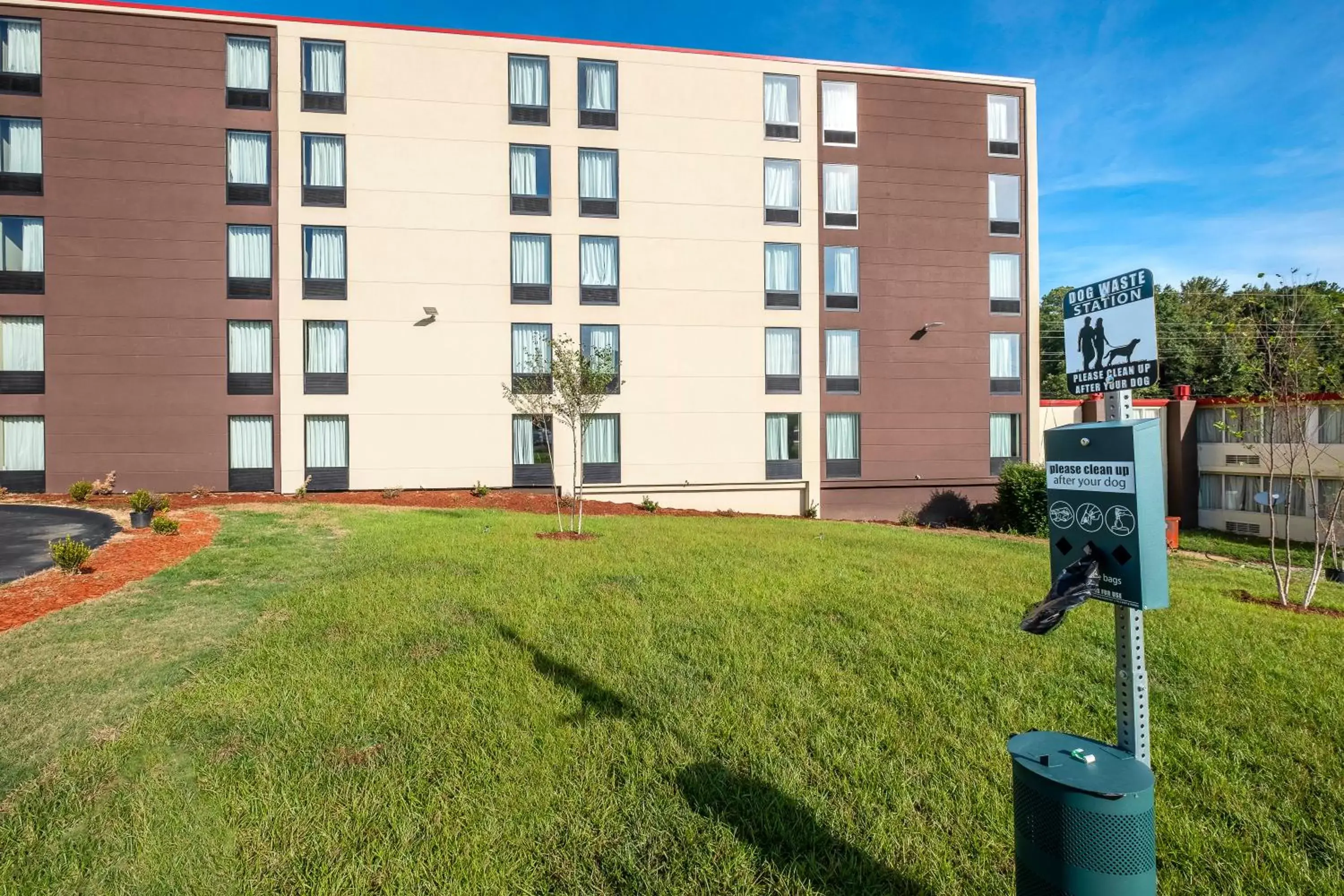 Property Building in Red Roof Inn PLUS+ Tuscaloosa - University