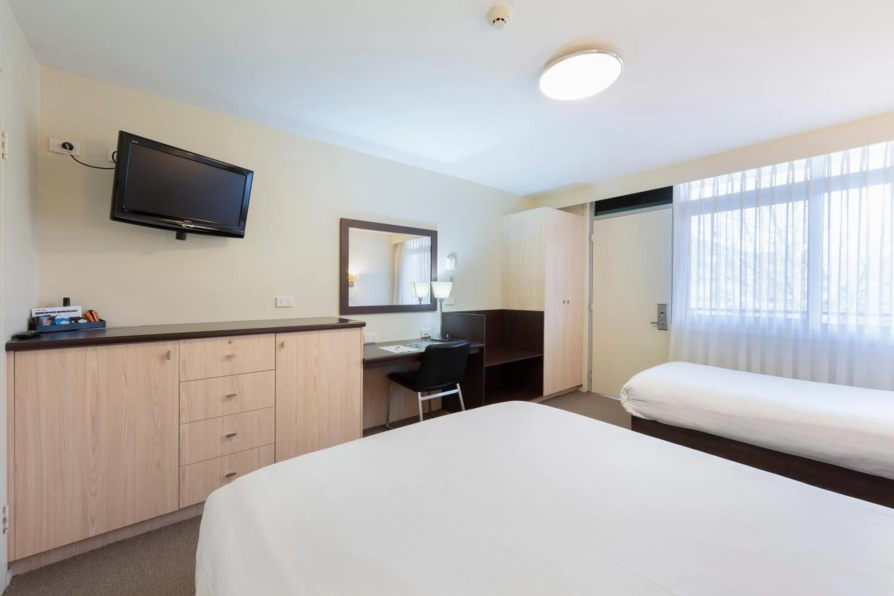 TV and multimedia, Bed in ibis Styles Canberra Tall Trees