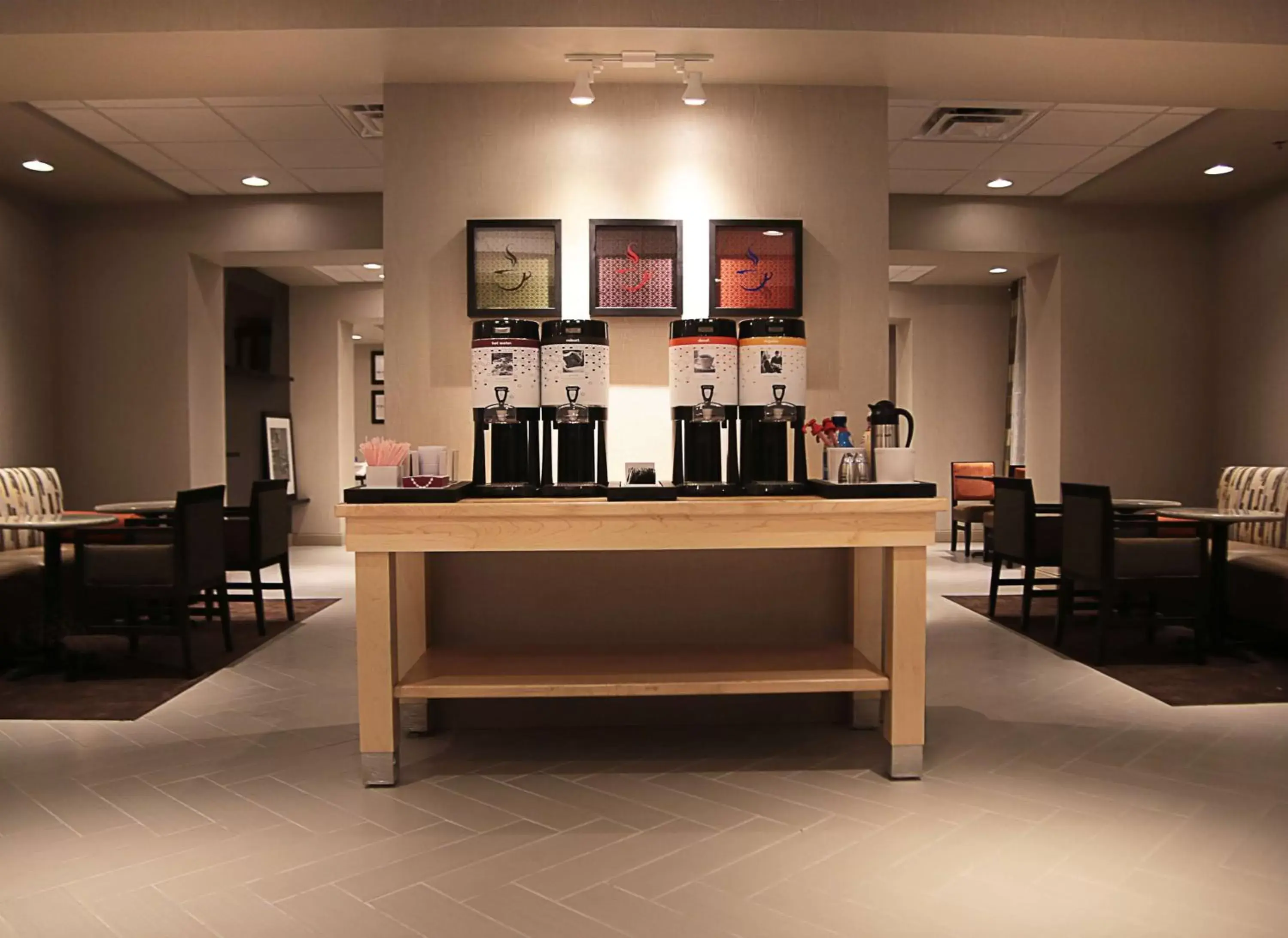 Dining area in Hampton Inn Lexington Medical Center, KY