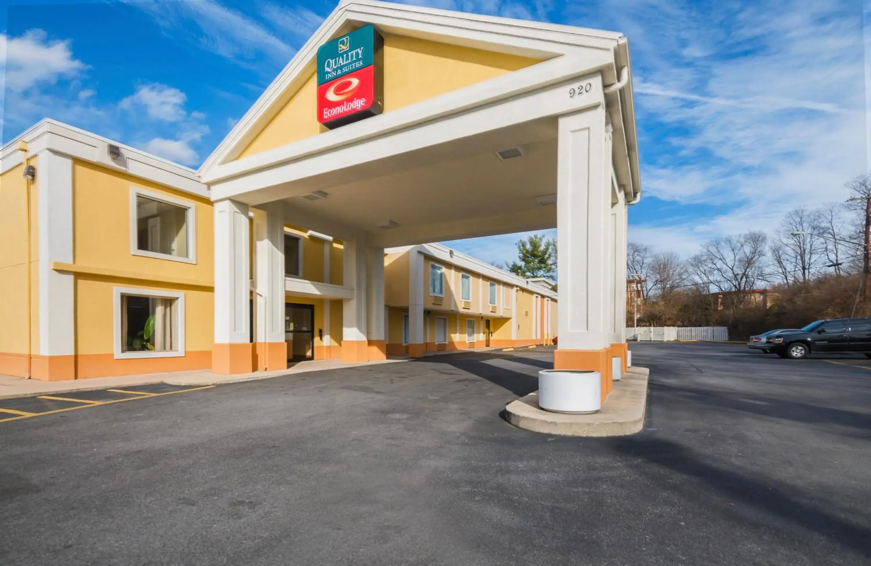 Property Building in Econo Lodge Hagerstown