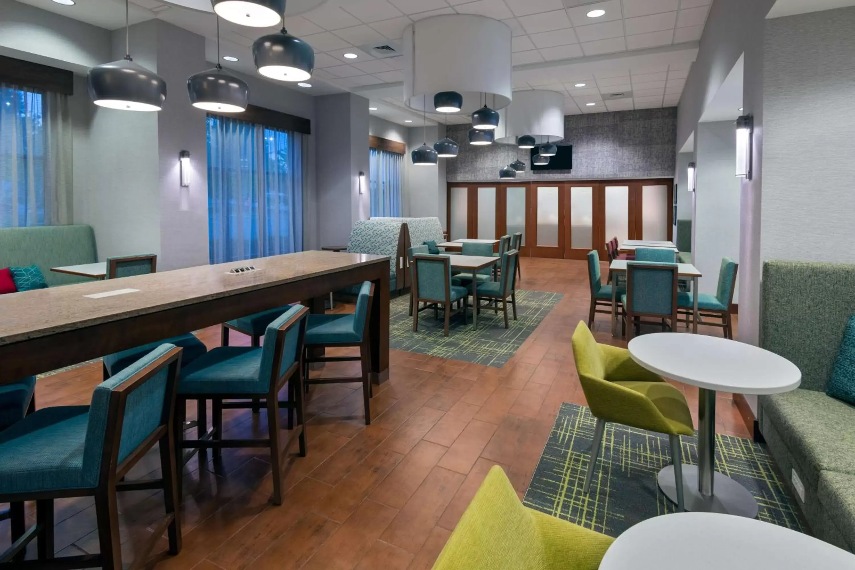 Lobby or reception, Lounge/Bar in Hampton Inn & Suites Winston-Salem/University Area