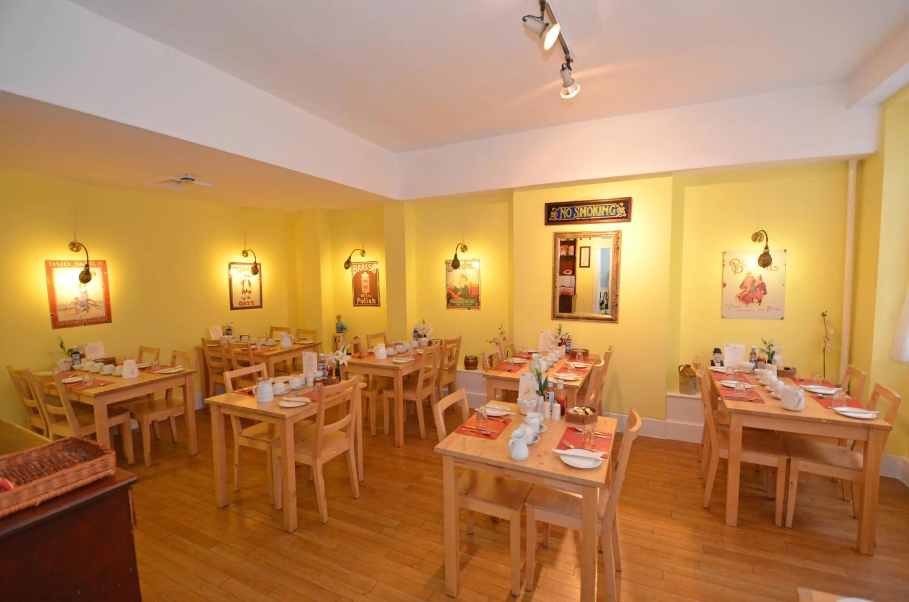 Dining area in Parkwood Hotel