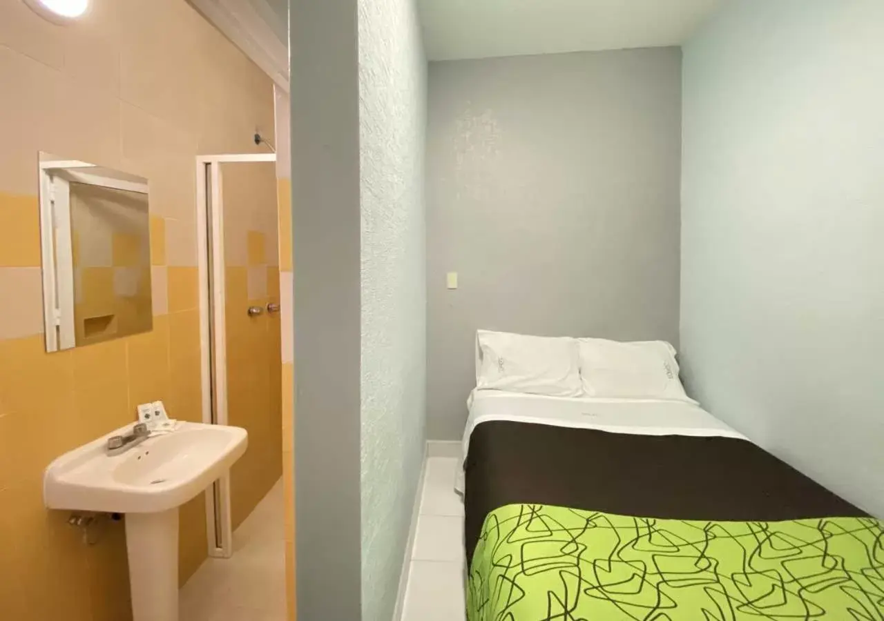 Bed, Bathroom in HOTEL GRAN VIA CENTRAL