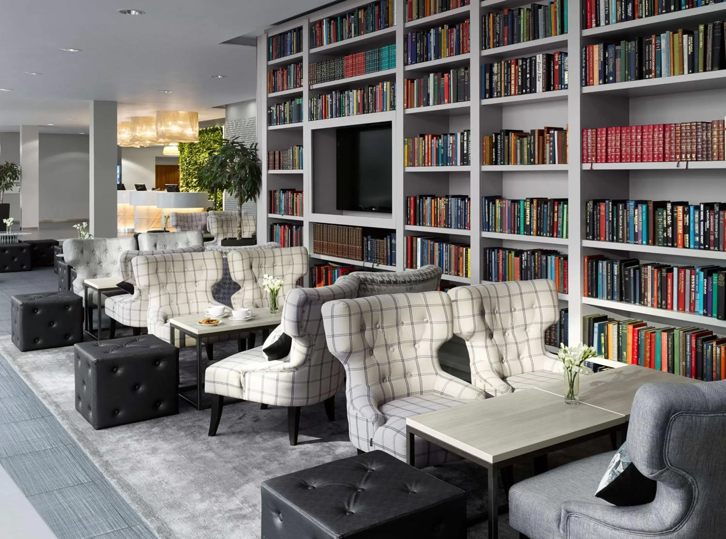 Lobby or reception, Library in Radisson Blu Hotel East Midlands Airport