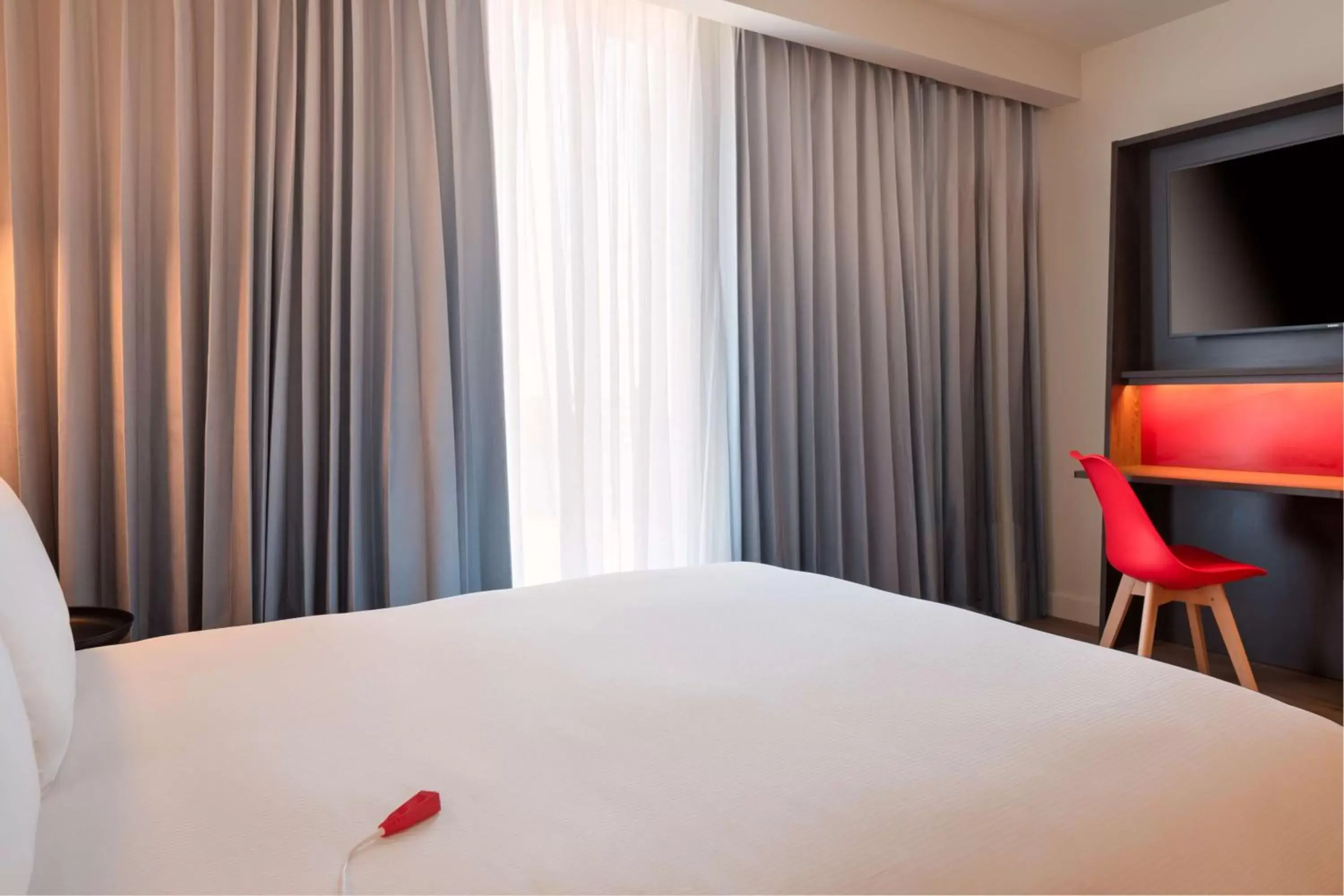 Bedroom, Bed in Hampton by Hilton Ashford International