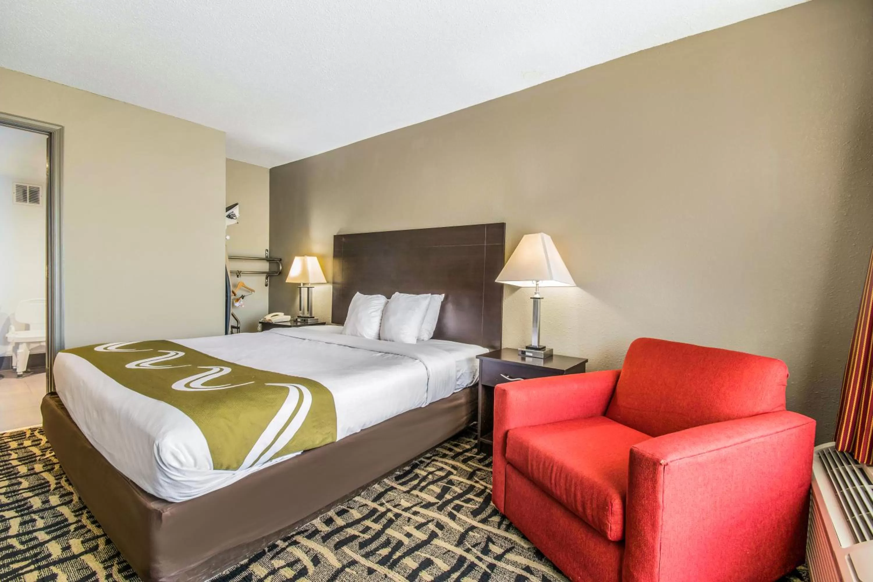 Photo of the whole room, Bed in Quality Inn & Suites York East