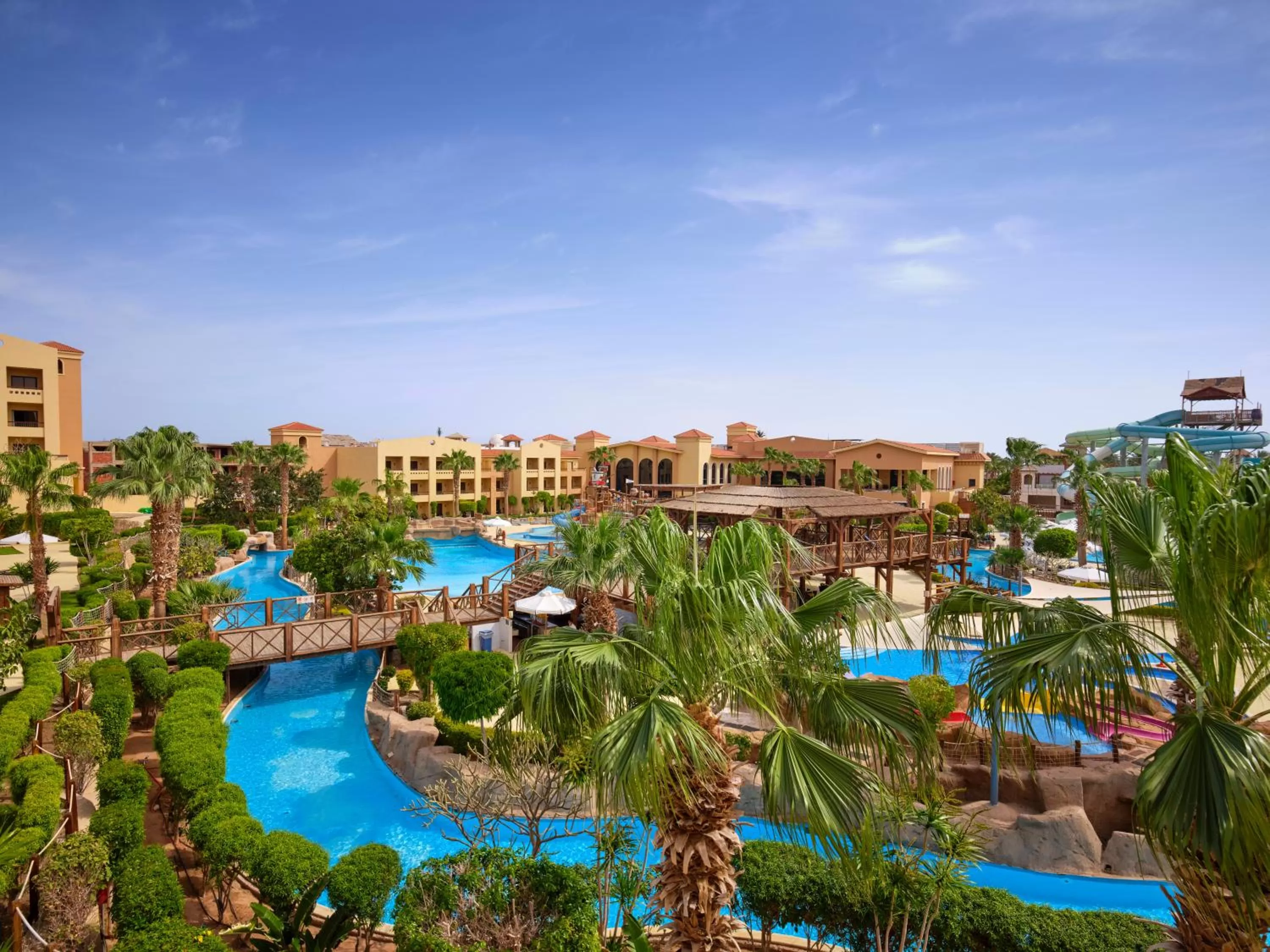 Property building in Coral Sea Aqua Club Resort