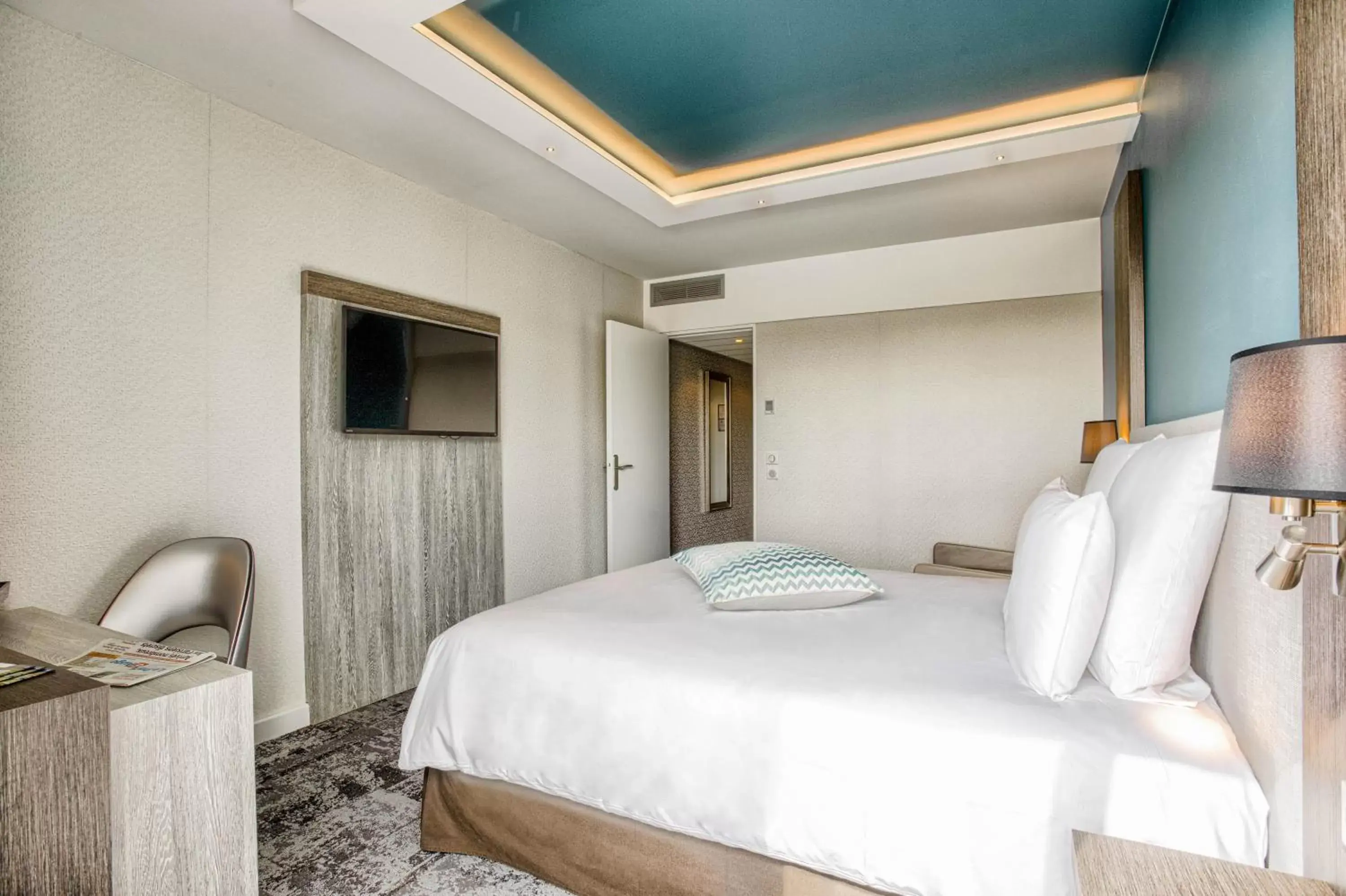 Bedroom, Bed in Mercure Cabourg Hôtel & Spa