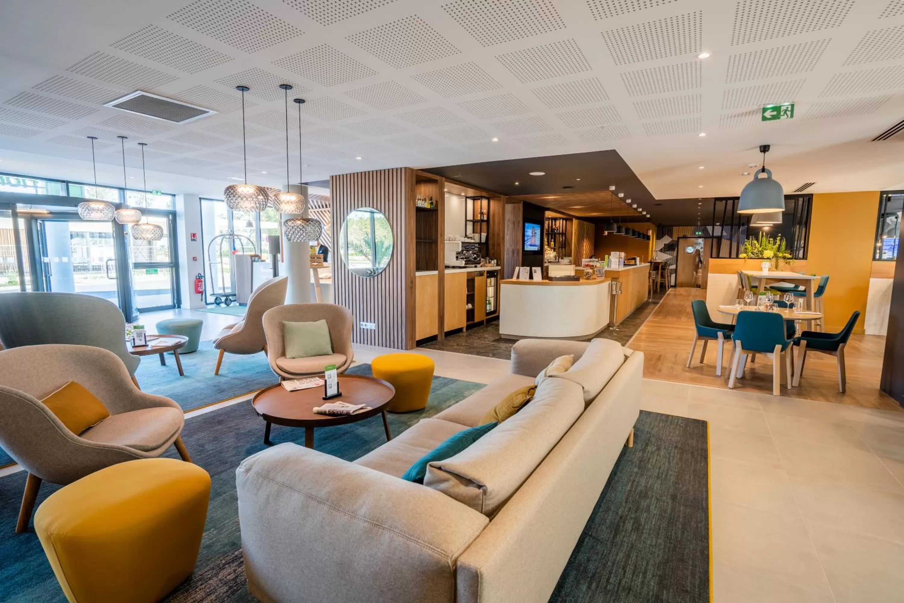 Lounge or bar in Holiday Inn - Bordeaux-Merignac by IHG