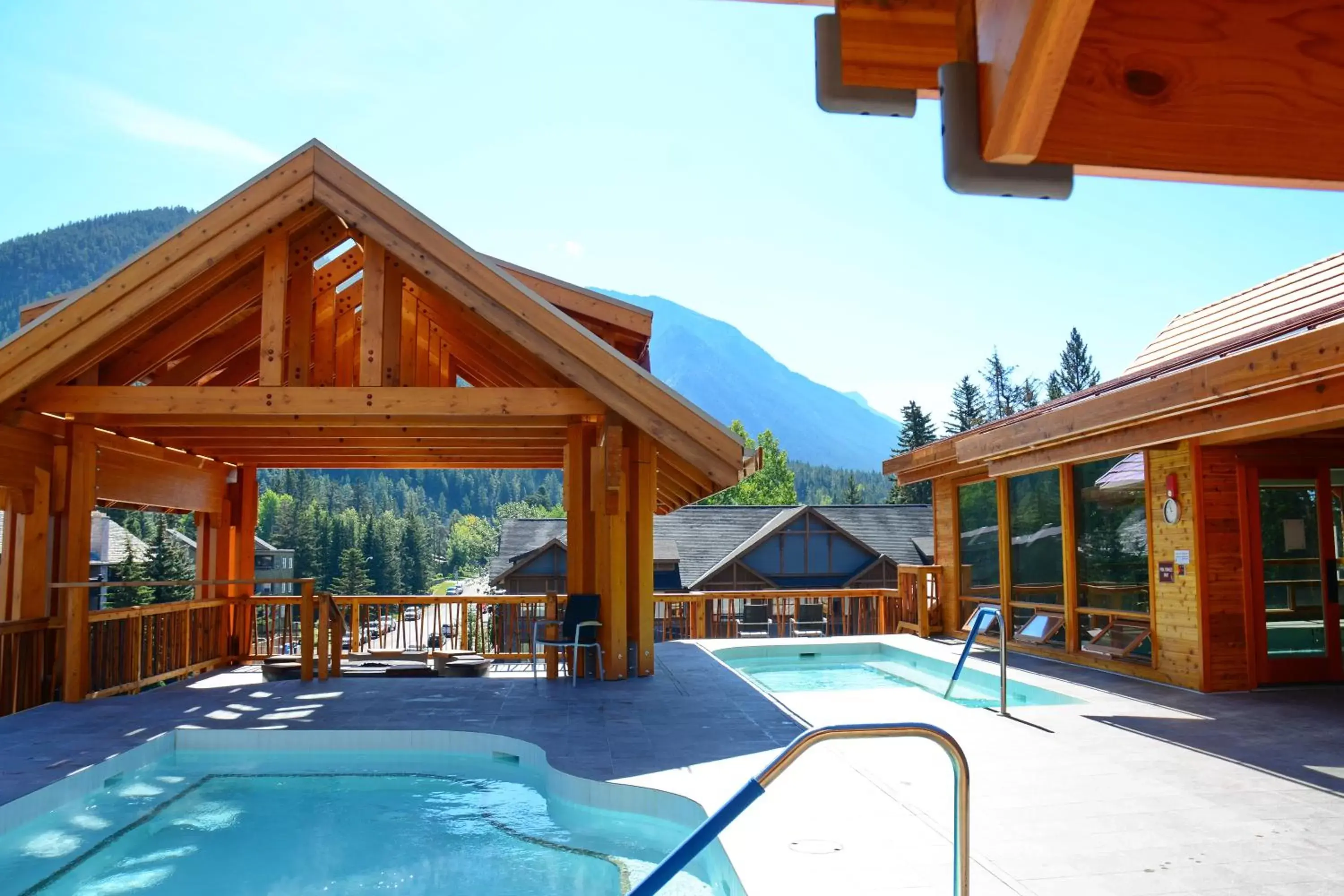 Hot Tub, Swimming Pool in Moose Hotel and Suites